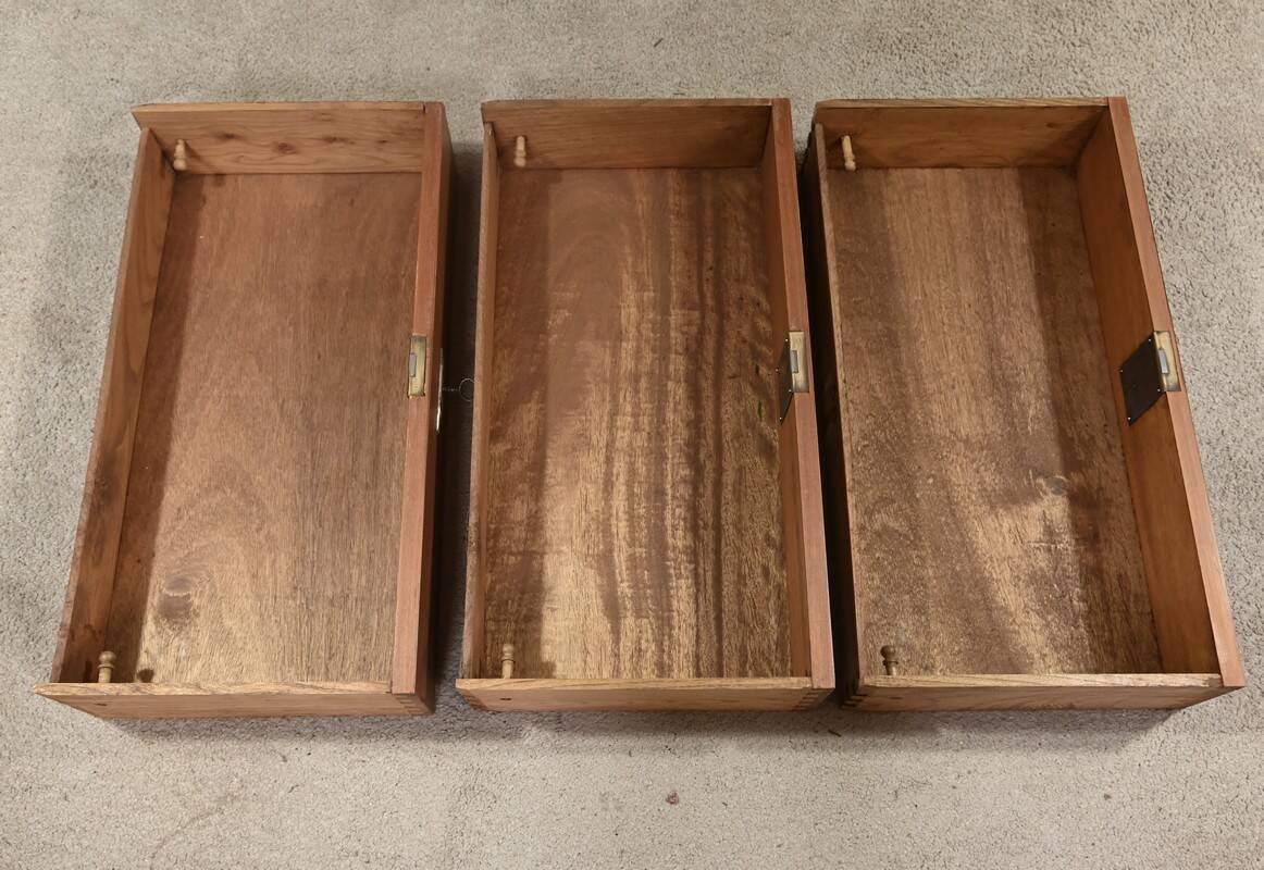 Small mahogany veneer chest of drawers, Art Deco – 1940