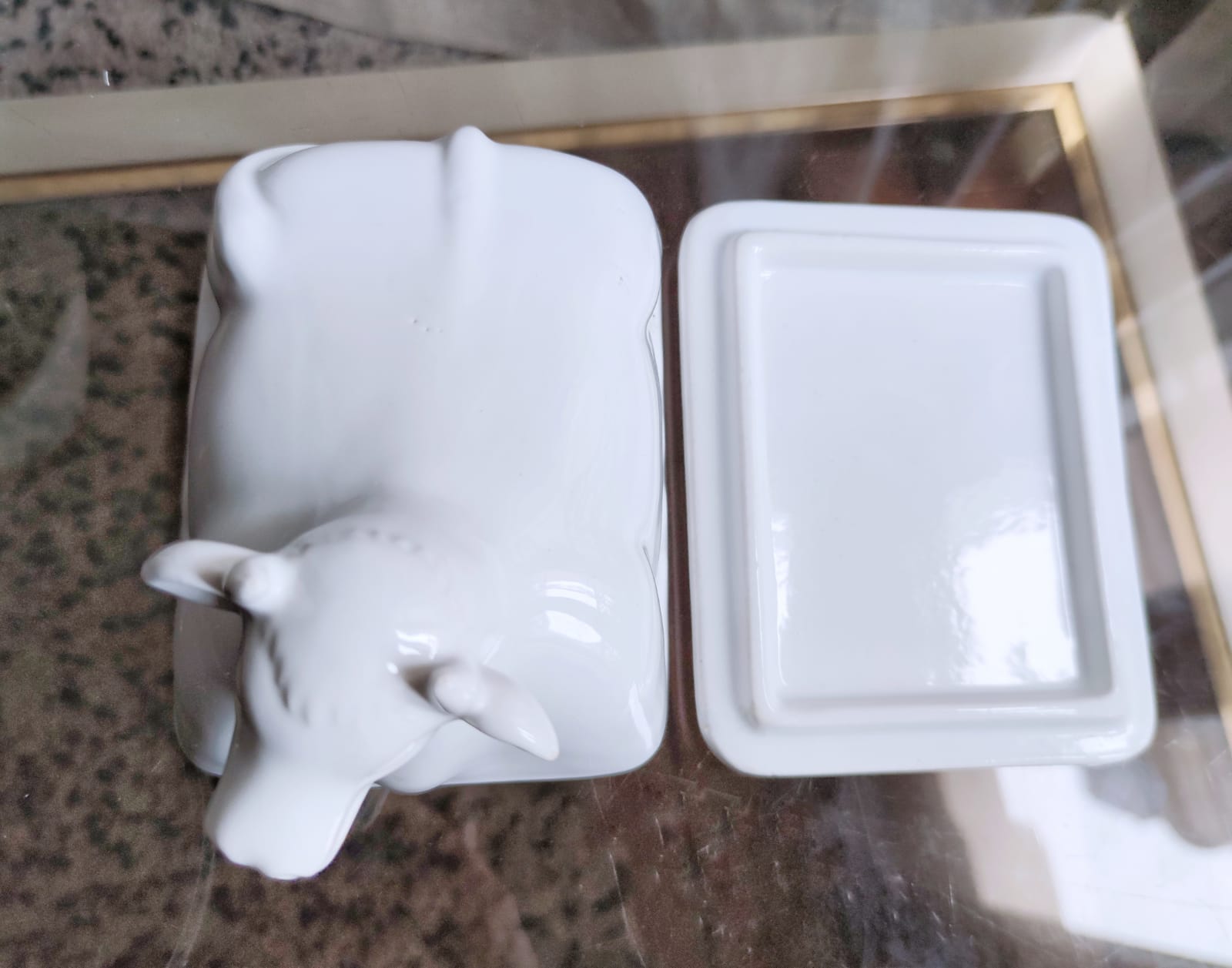 Cow-shaped butter dish