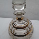Carafe ancienne corps ondulé en verre décor filets or