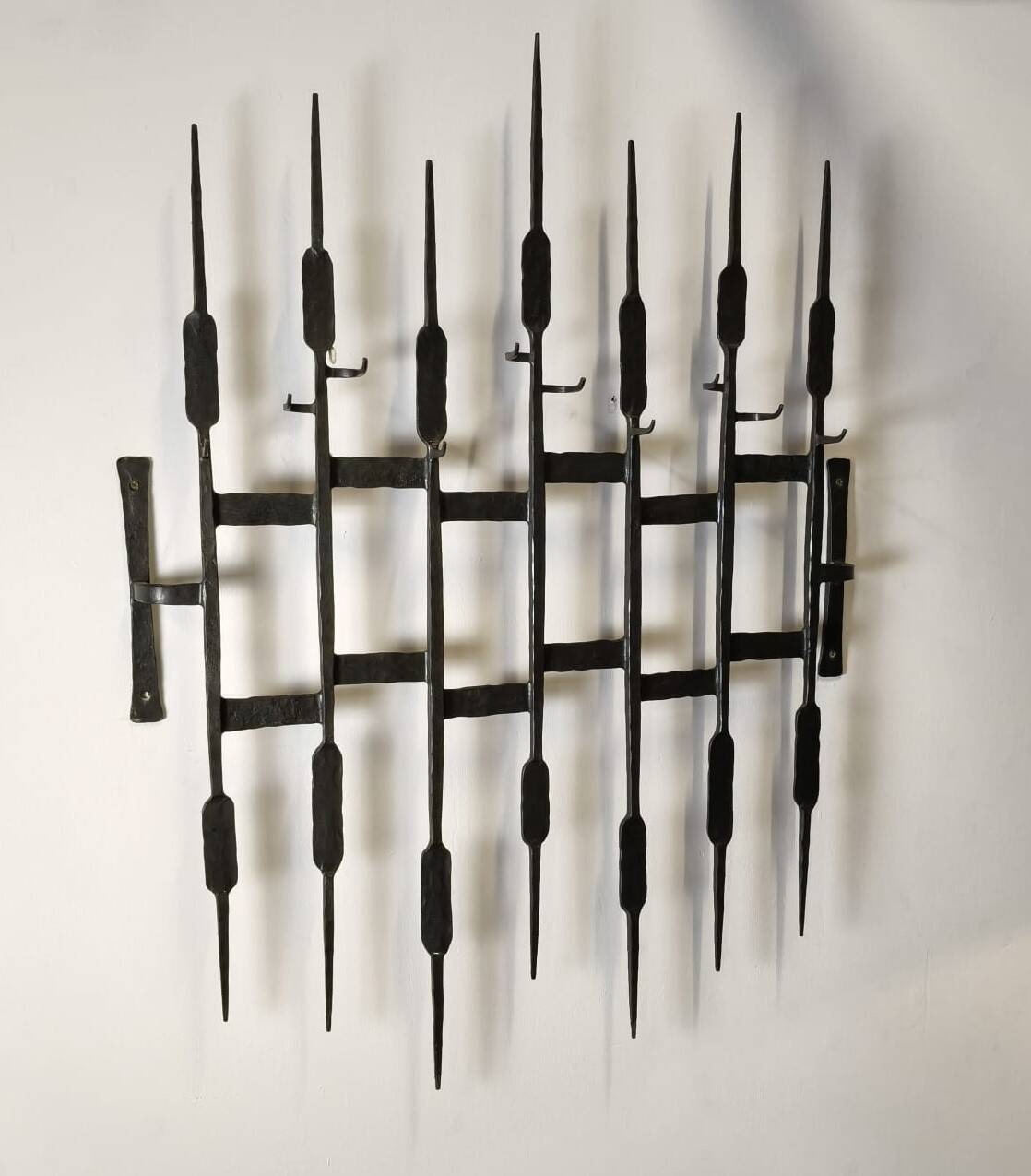 Porte-manteau en fonte brutalisme