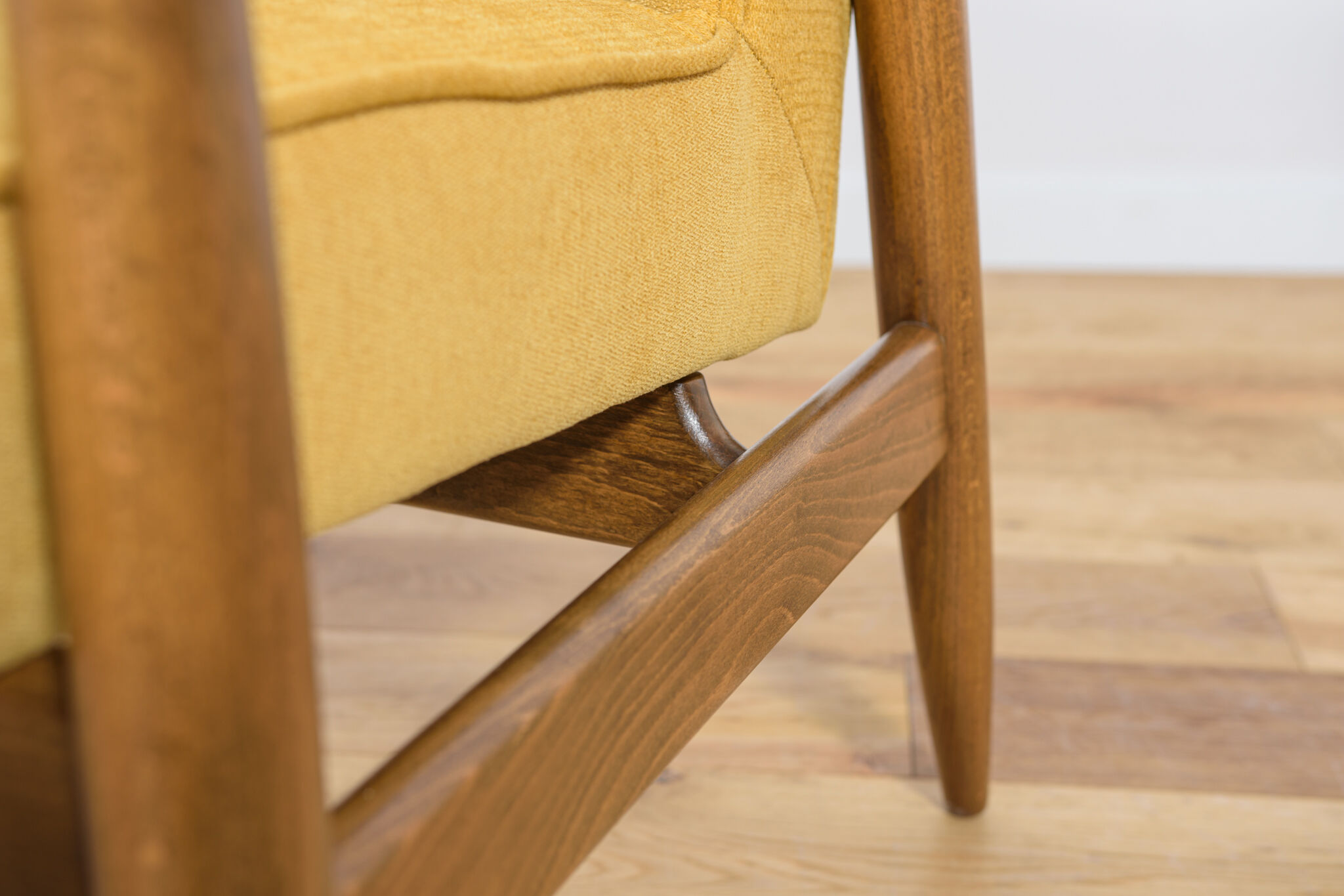 GFM-87 Armchair by Juliusz Kedziorek for Gościcińskie Furniture, 1960