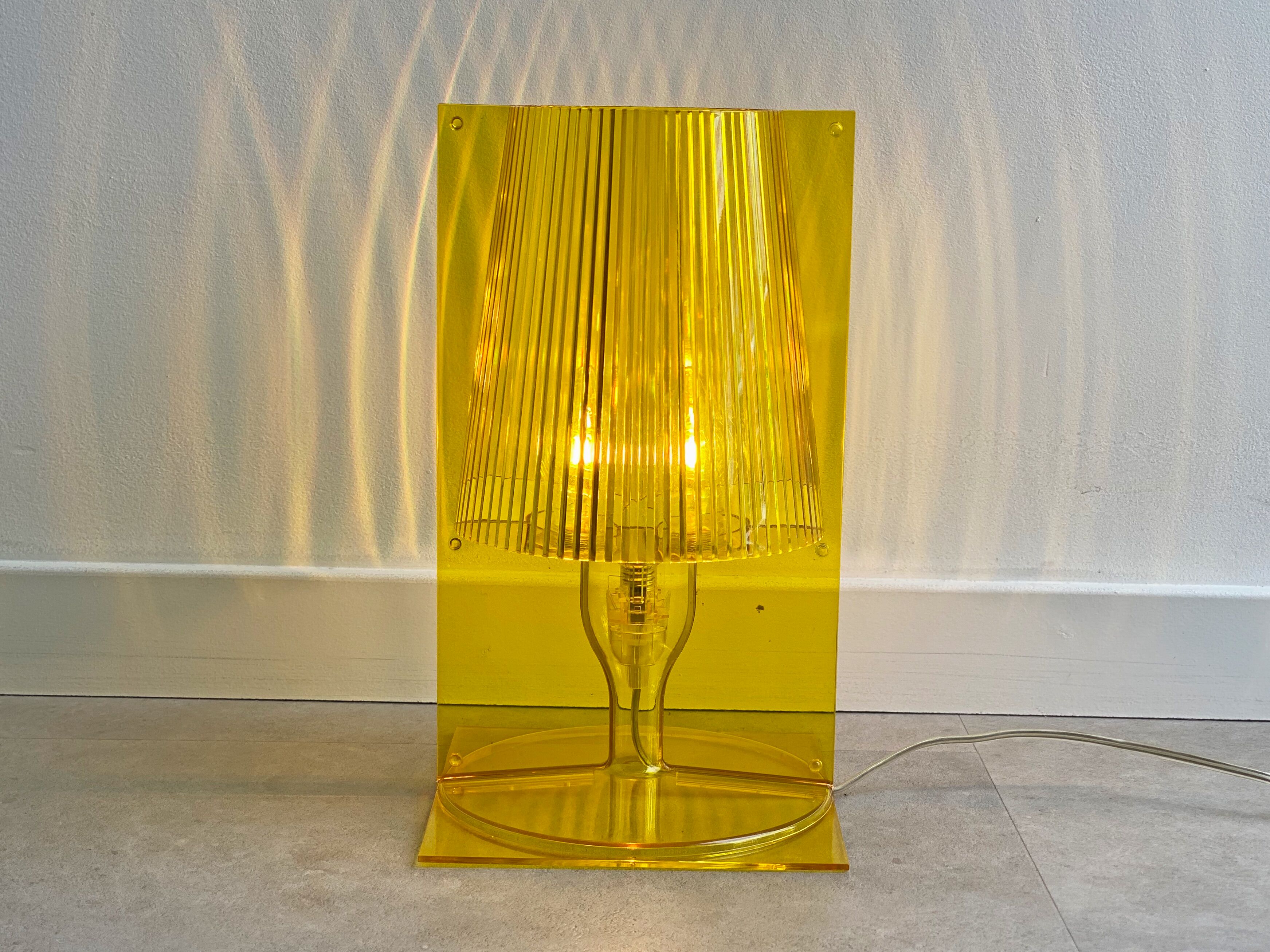 Lampe de table en acrylique jaune Kartell Take conçue par Ferruccio Laviani, Vintage