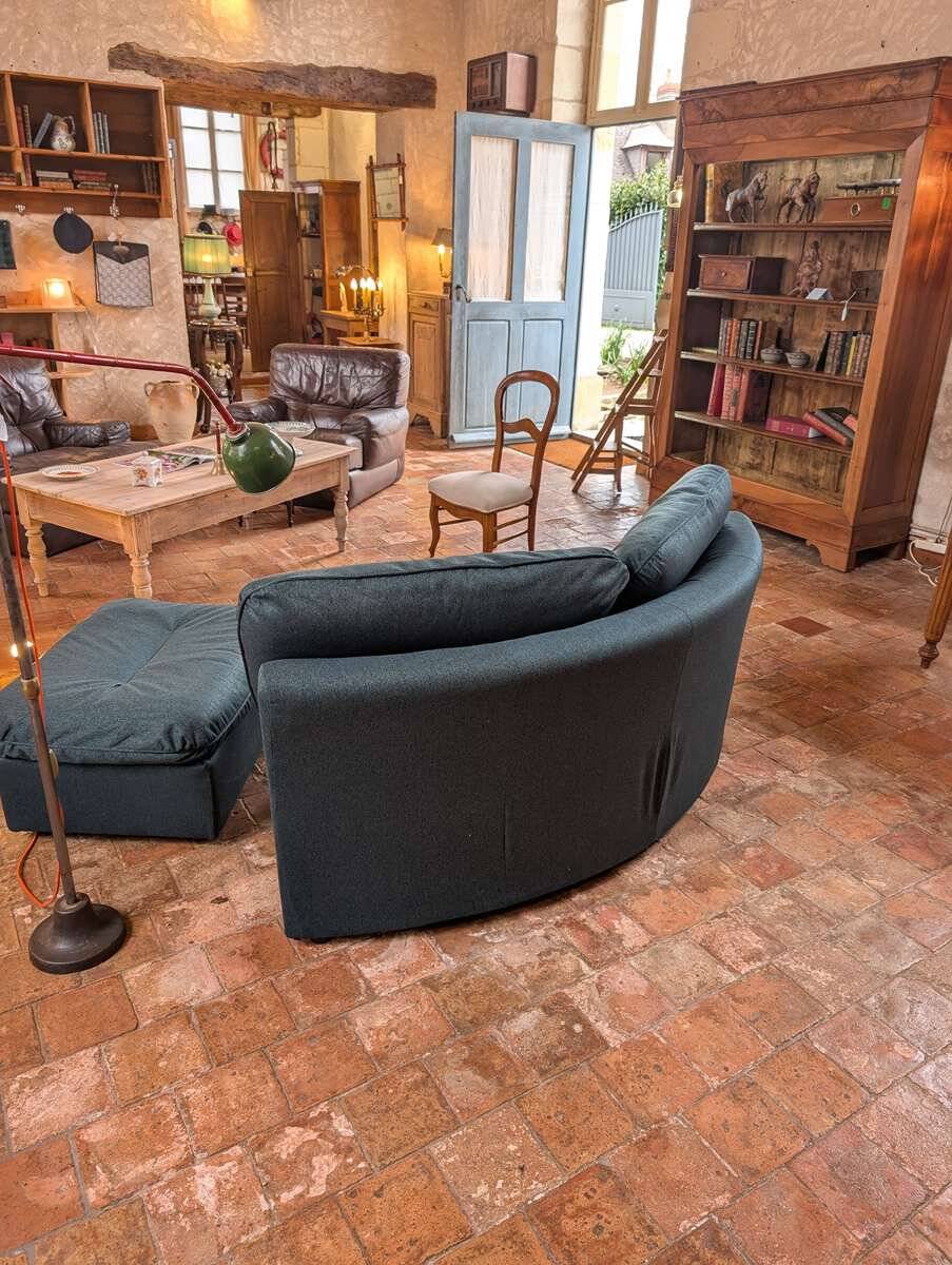 Chauffeuse angle vintage et son pouf