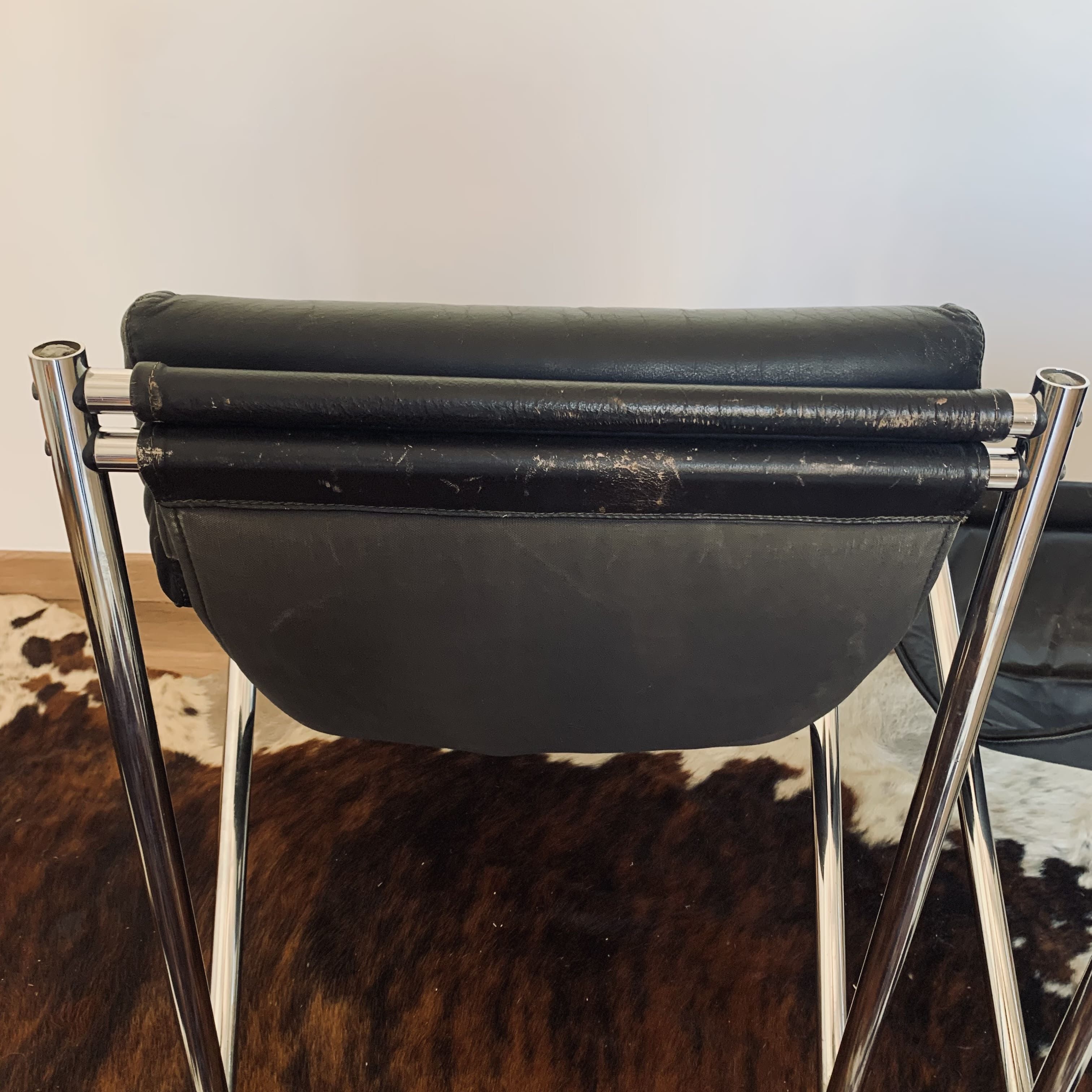 Paire de fauteuils "Omega" en chrome et cuir, Habitat, 1980