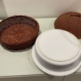 Cocotte plat chaud entourée de rotin