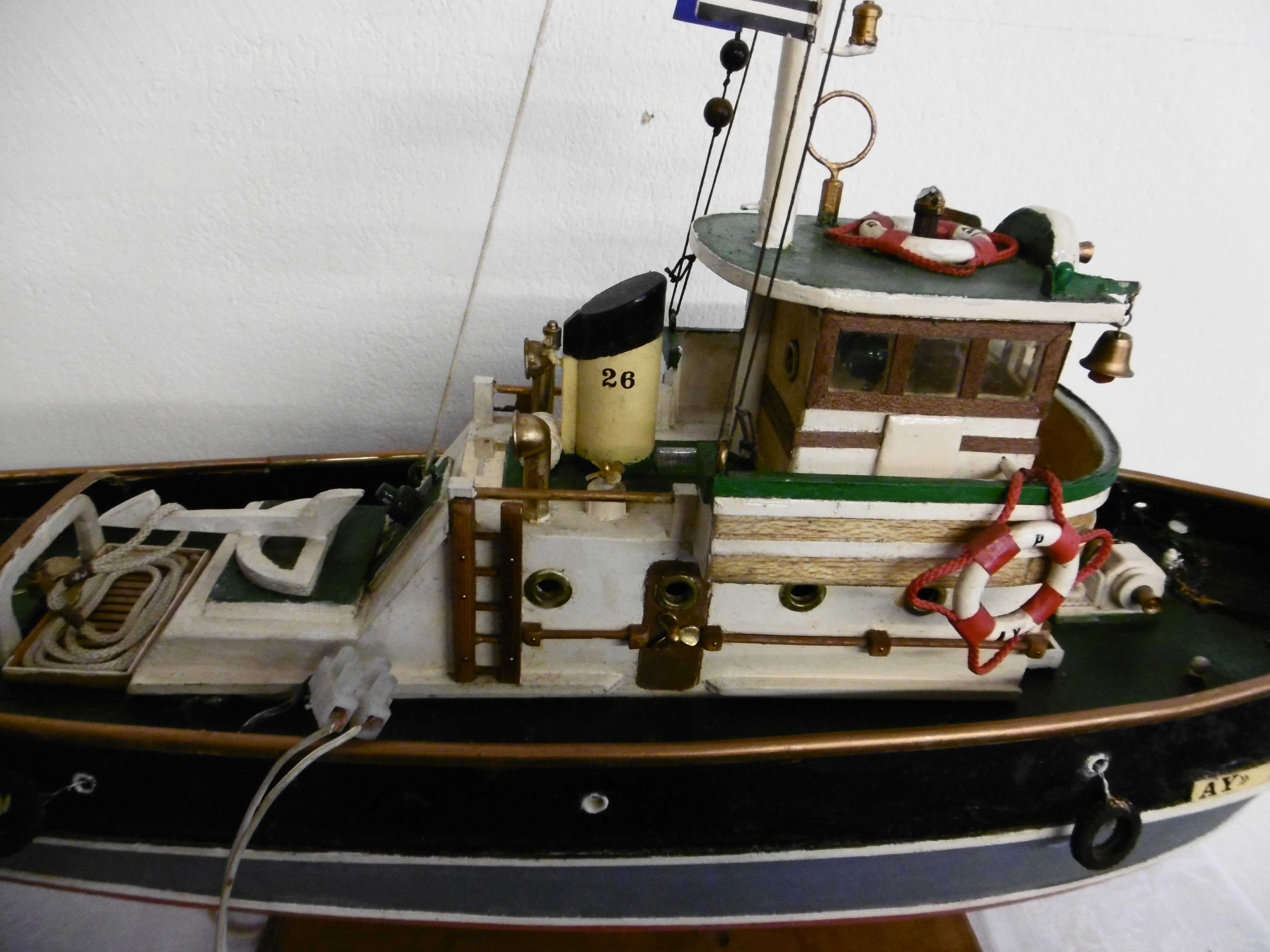 Maquette de bateau, remorqueur abeille 26