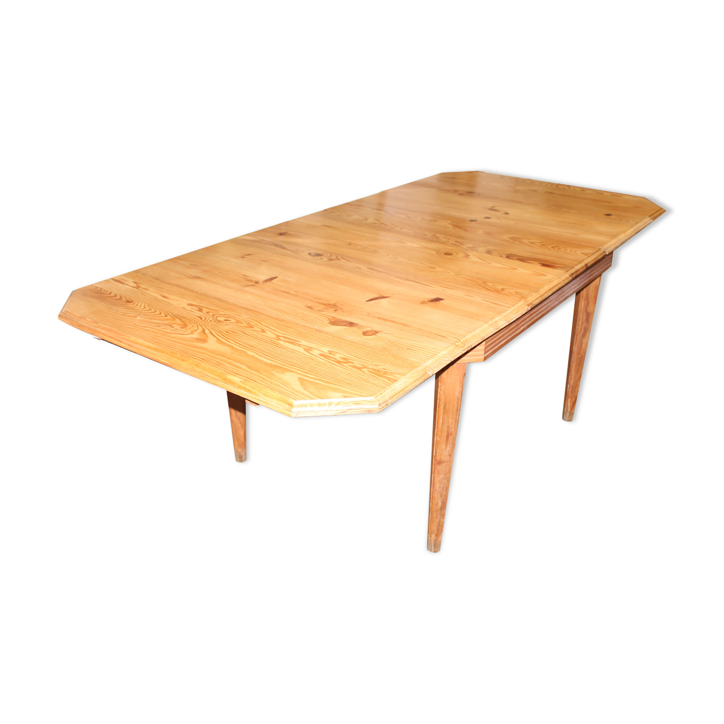 Solid pine stretch table