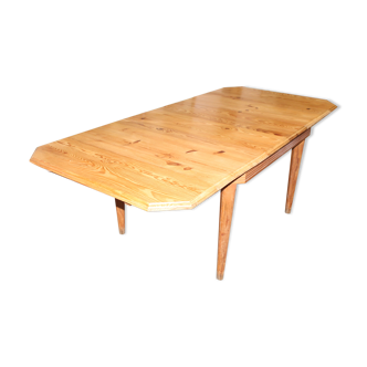 Solid pine stretch table