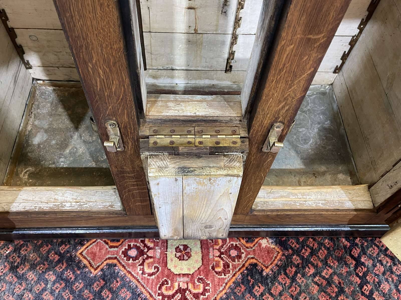 Glacière début XXème en chêne et dessus marbre