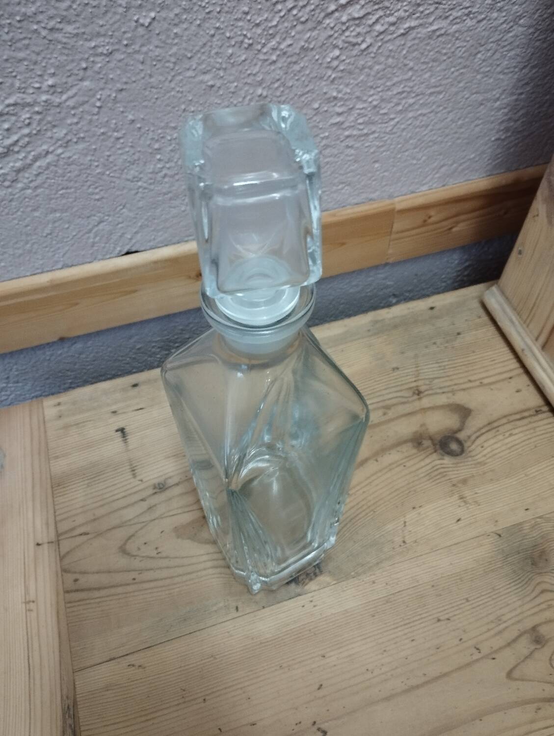 Glass carafe