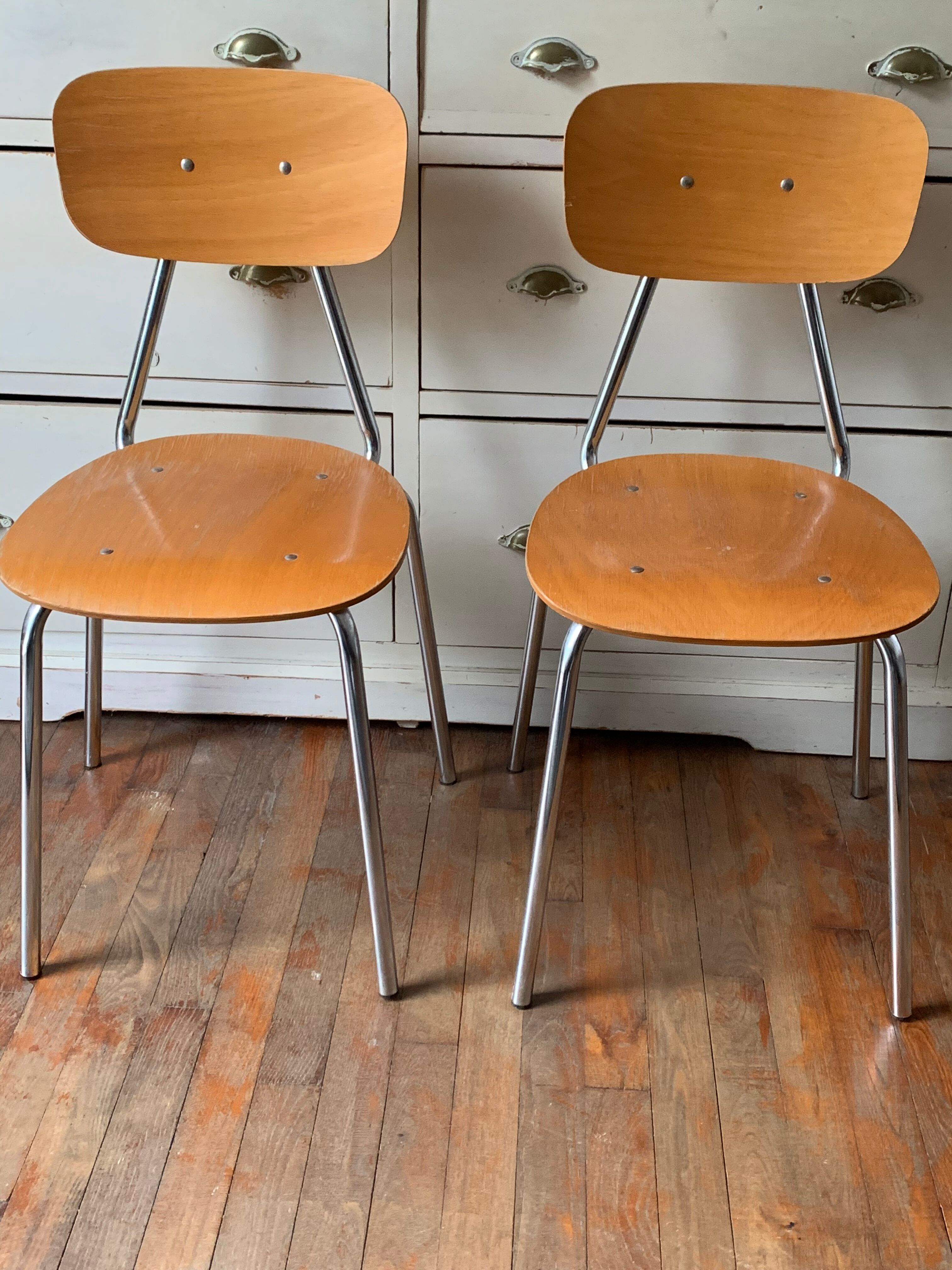 Chaises vintage en bois et chrome