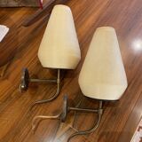 Paire d’appliques murales en laiton et plastique nervuré