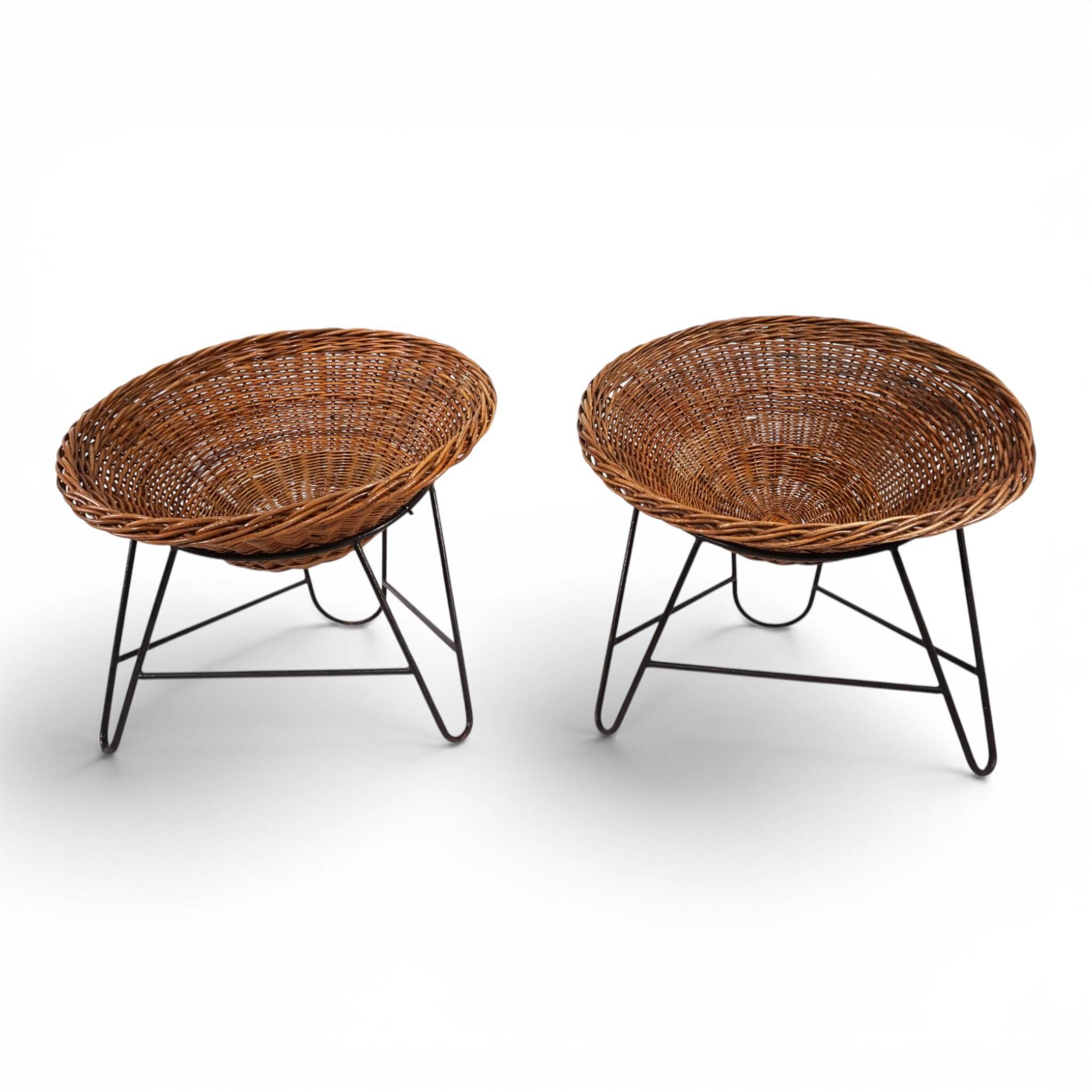 Pod Chairs – Pair of Rattan/Wicker Lounge Chairs on Metal Frame, 1970