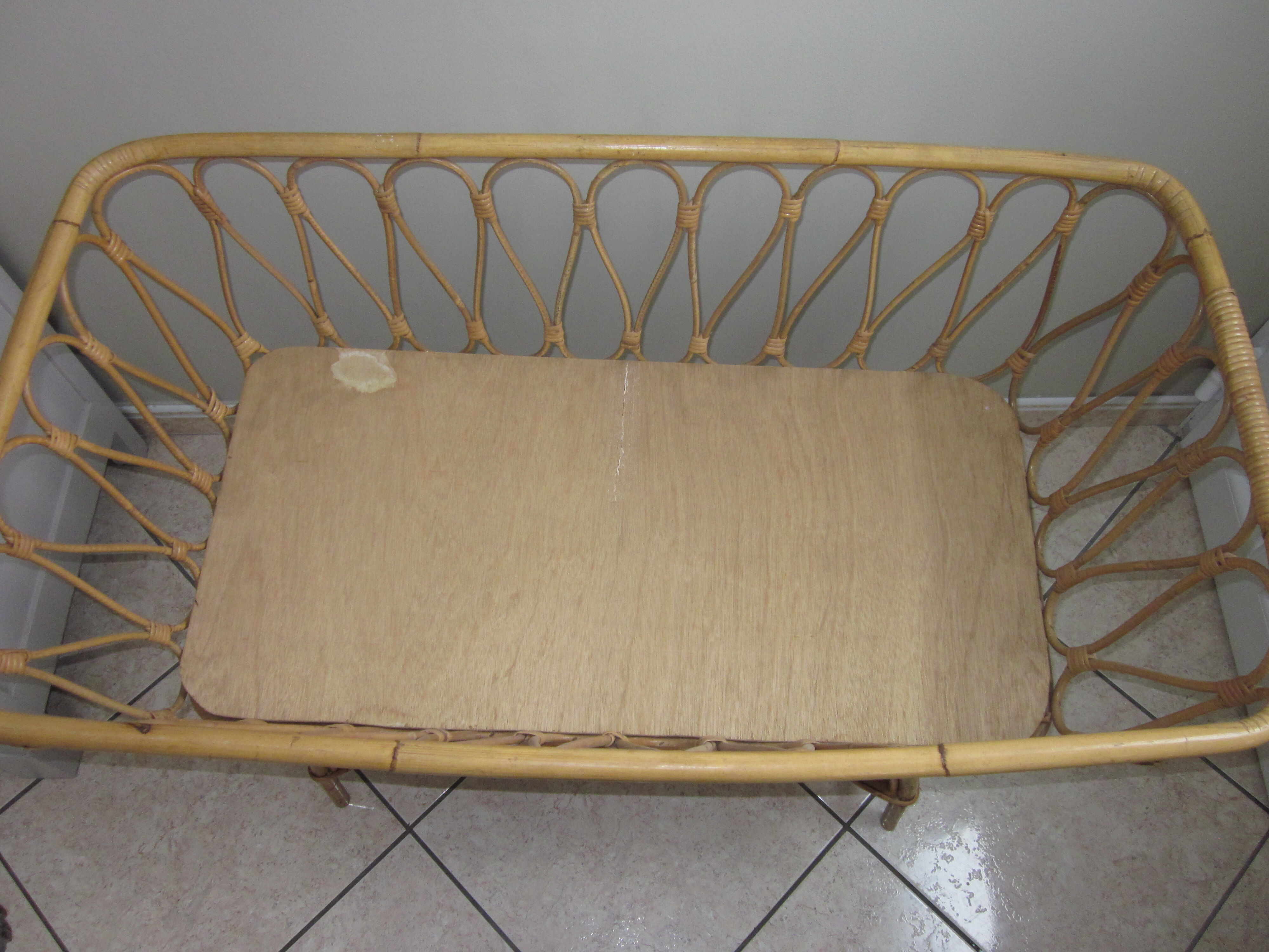 Baby vintage rattan bed