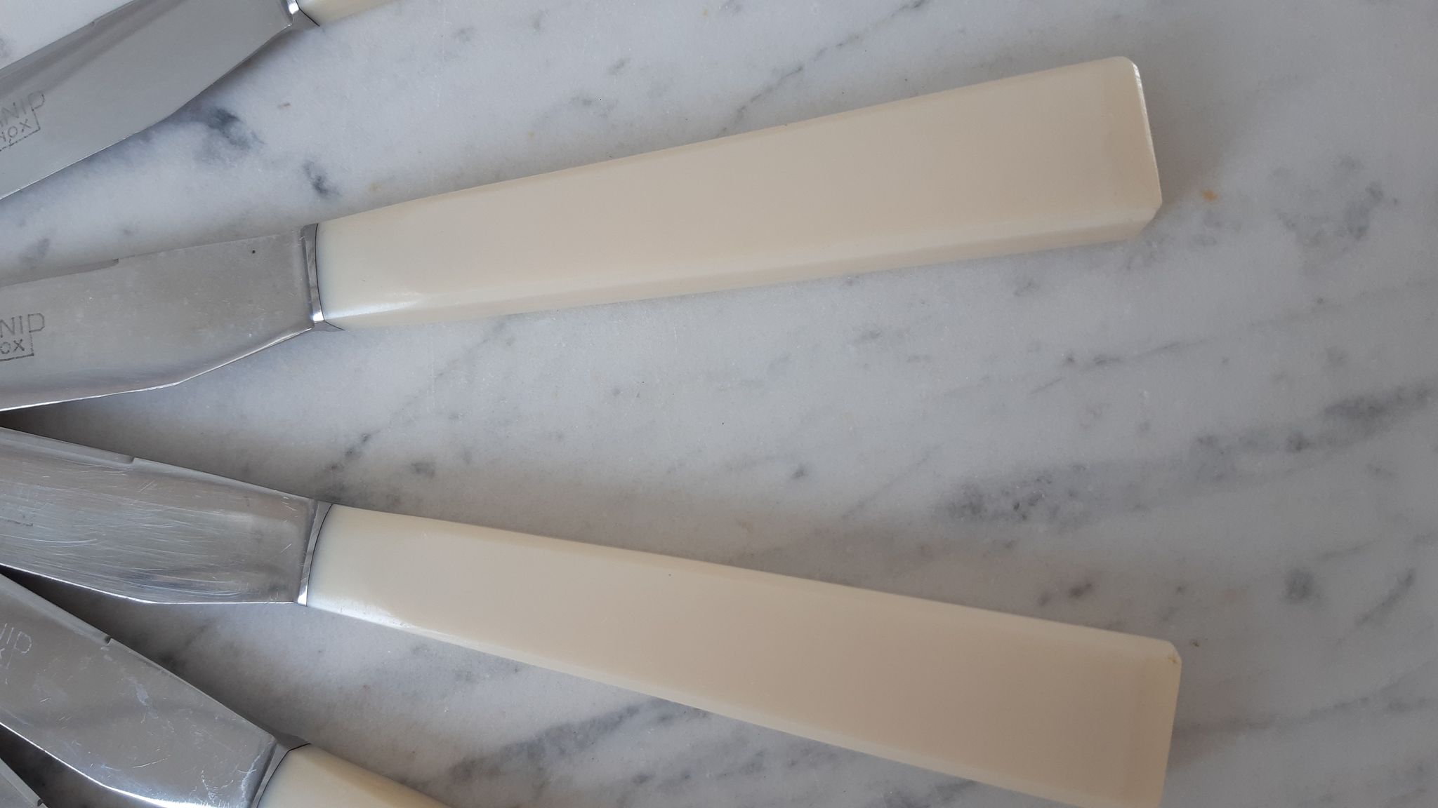 Set of 12 knives in stainless steel and bakelite "Yanid" years 60-70
