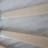 Ensemble de 12 couteaux en inox et bakélite "Yanid" années 60-70