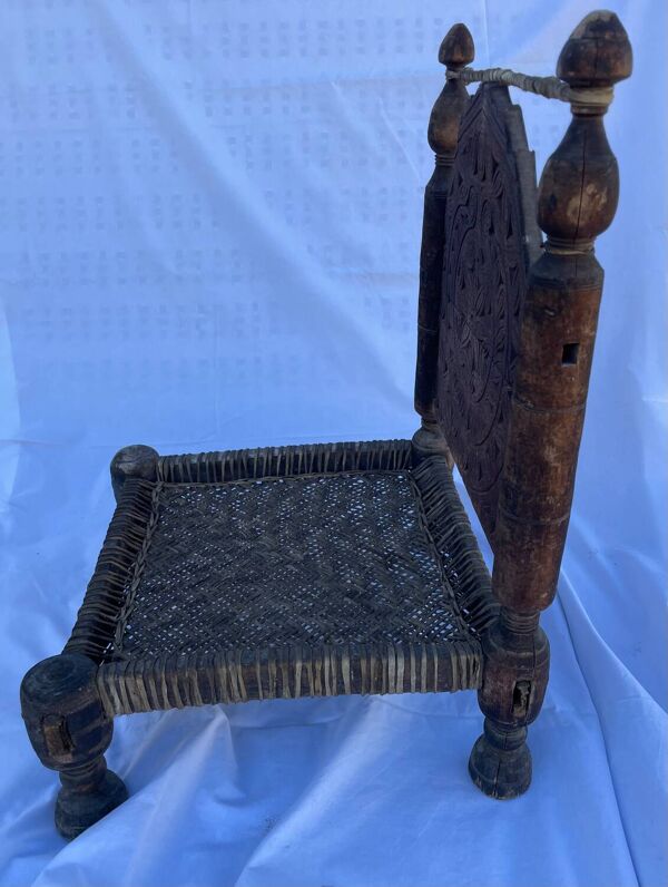 Chaise traditionnelle Indienne basse