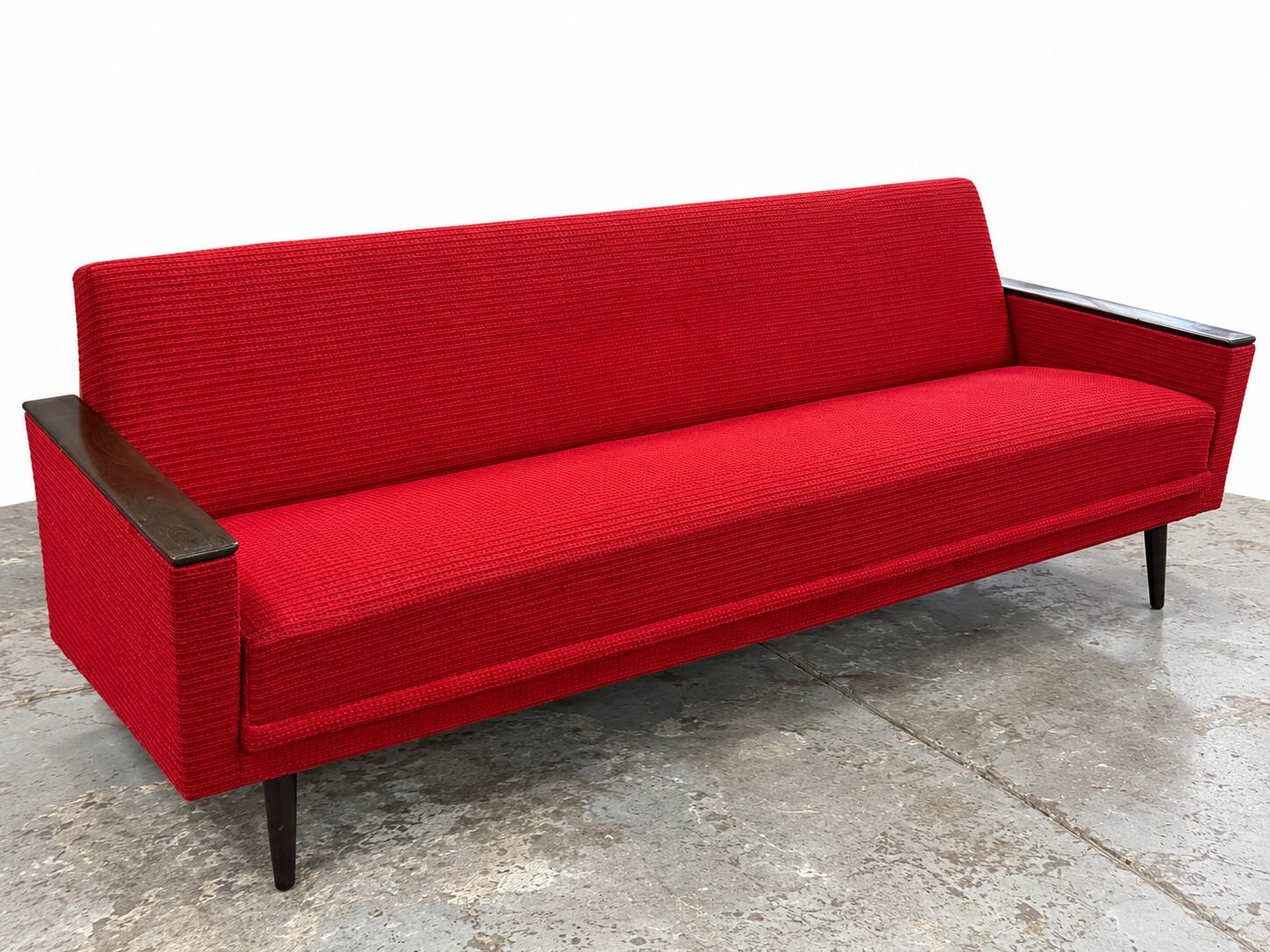 Red canapé