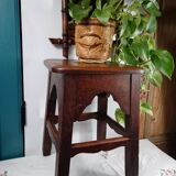 Tabouret ancien artisanal en bois massif – Pièce unique