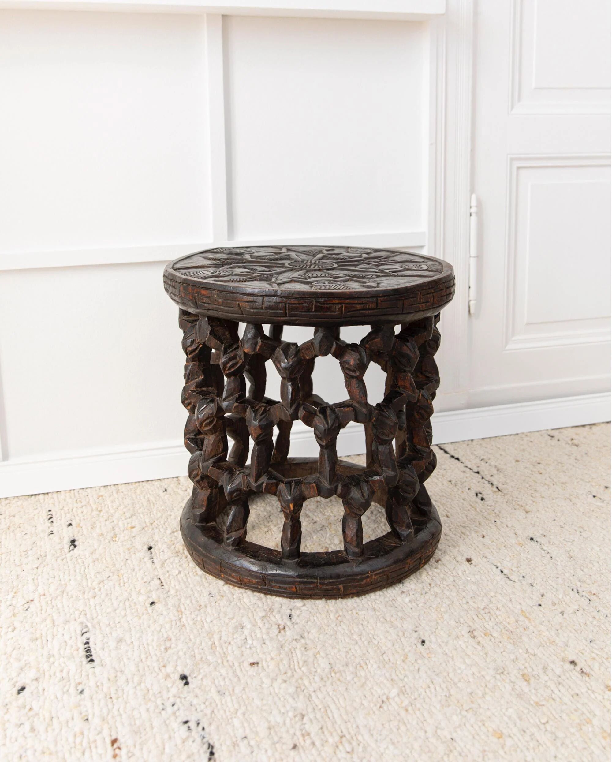 Vintage Bamileke stool from the 1950s - hand-carved table from Cameroon - African art - handmade, bohemian furniture, gift idea