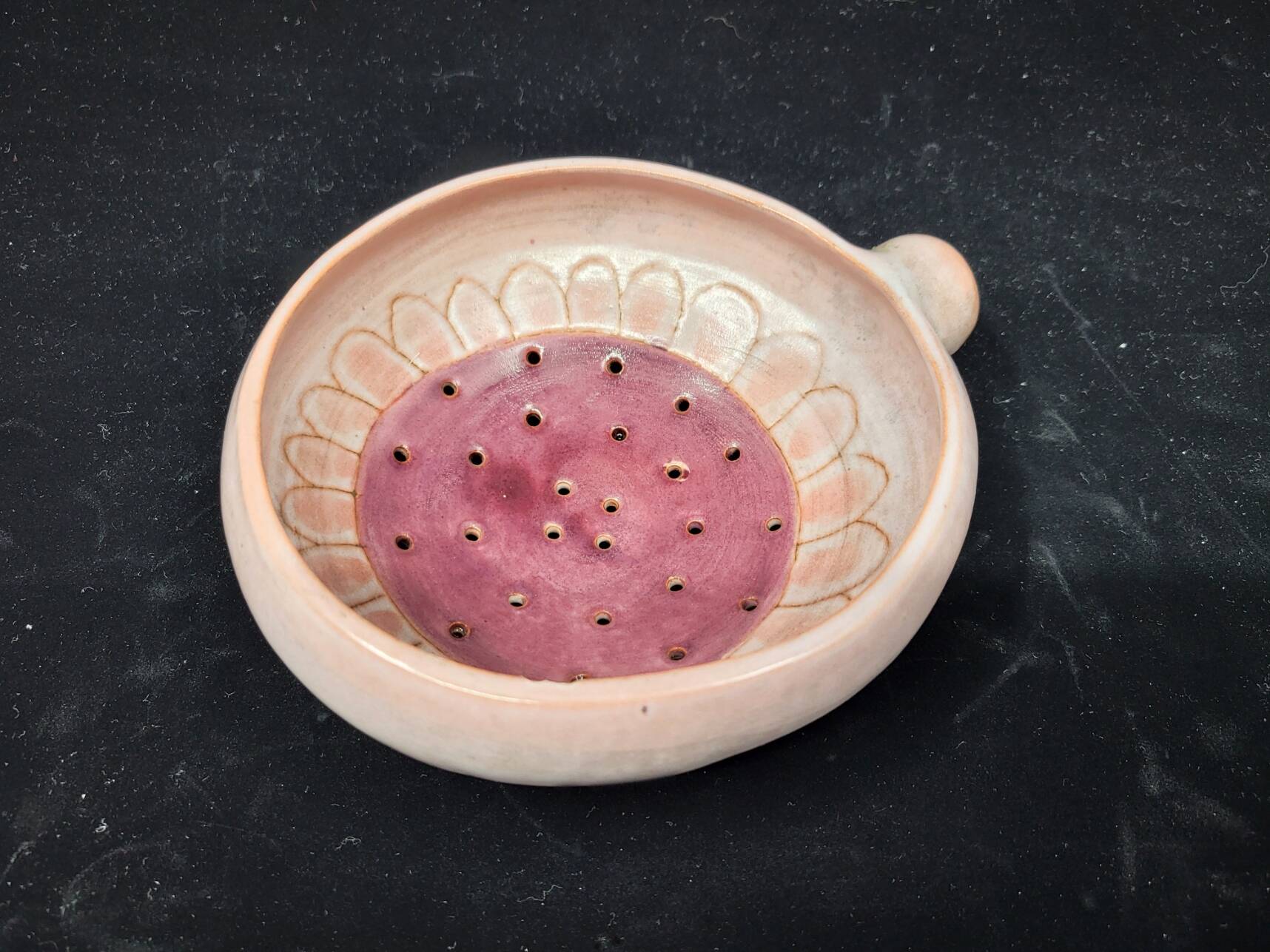 Les Frères Cloutier French ceramic drainer