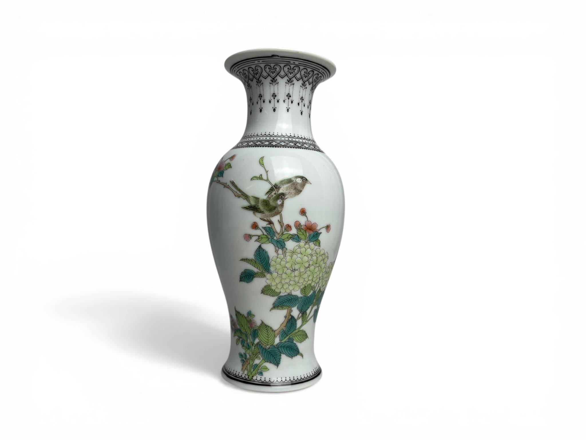 China, small porcelain vase from Jingdezhen with volatile decoration, 20th century.