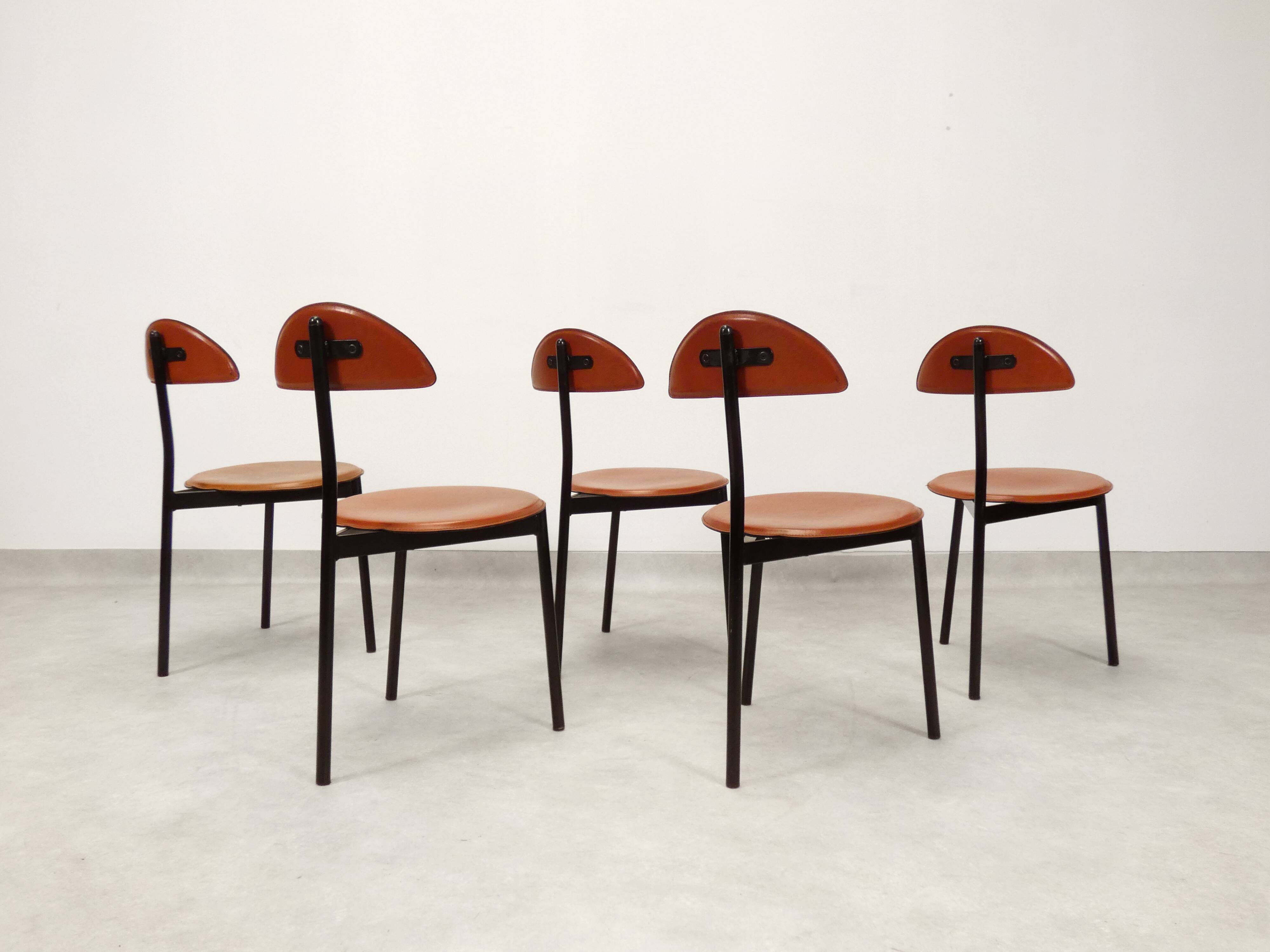 Set of 5 Linea Veam leather tripod chairs