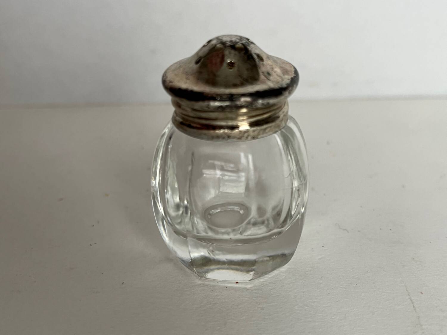 Set of 4 salt shakers