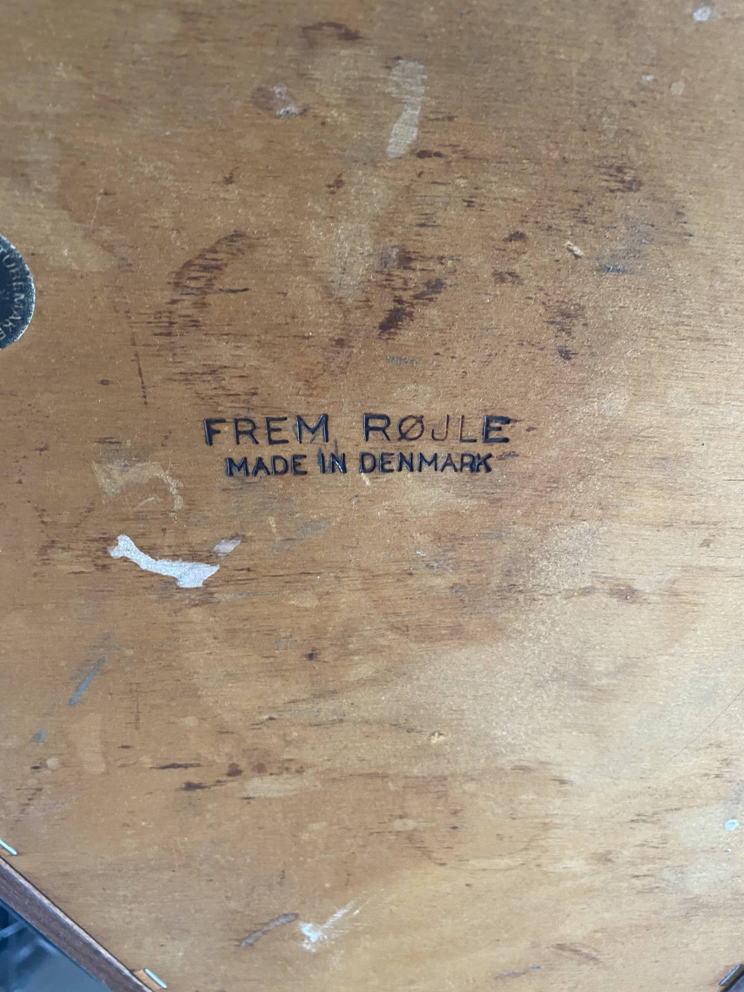 4 Frem Rojle tripod chairs by Hans Olsen