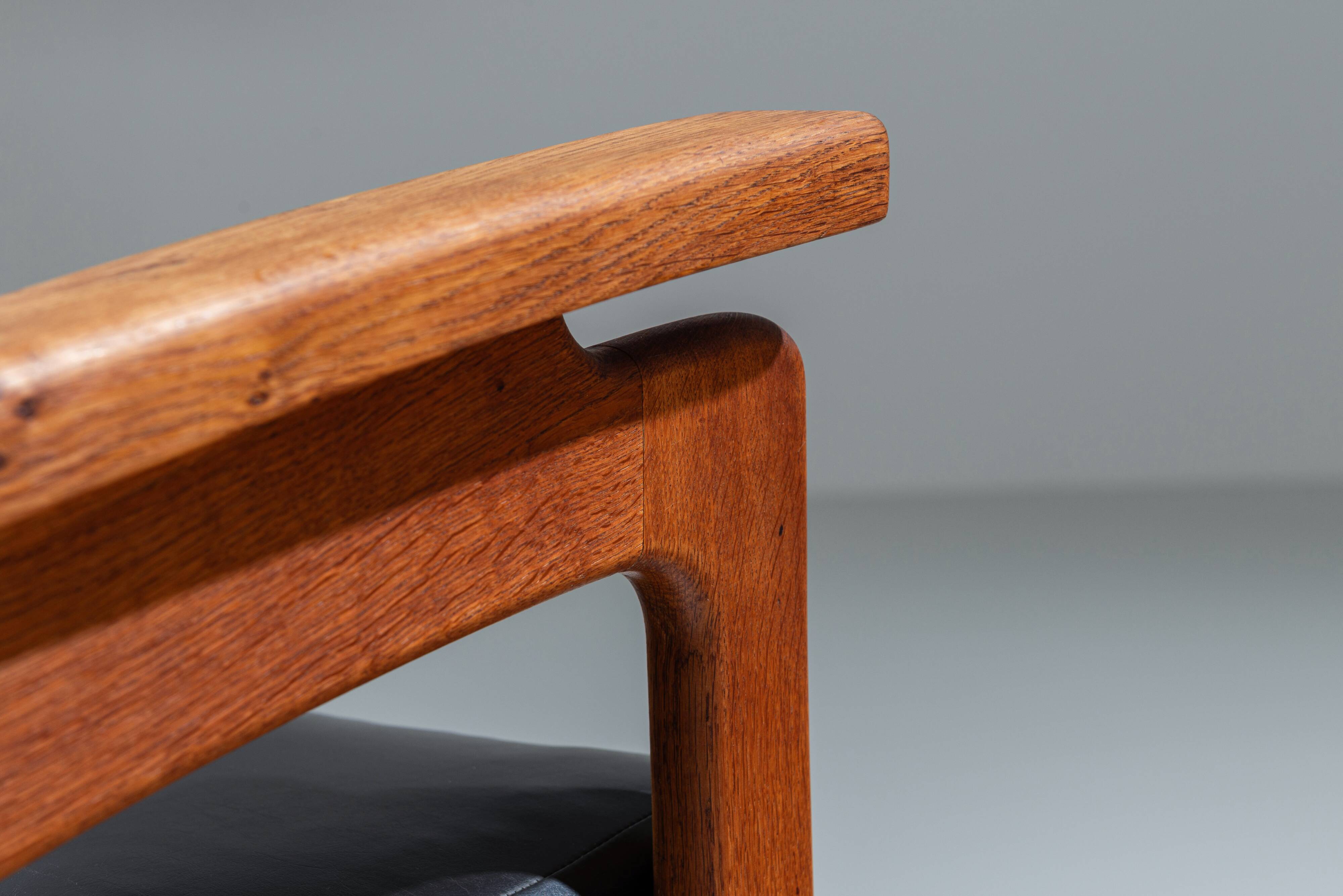 Pair of Belgian lounge chairs in solid oak with leather cushions