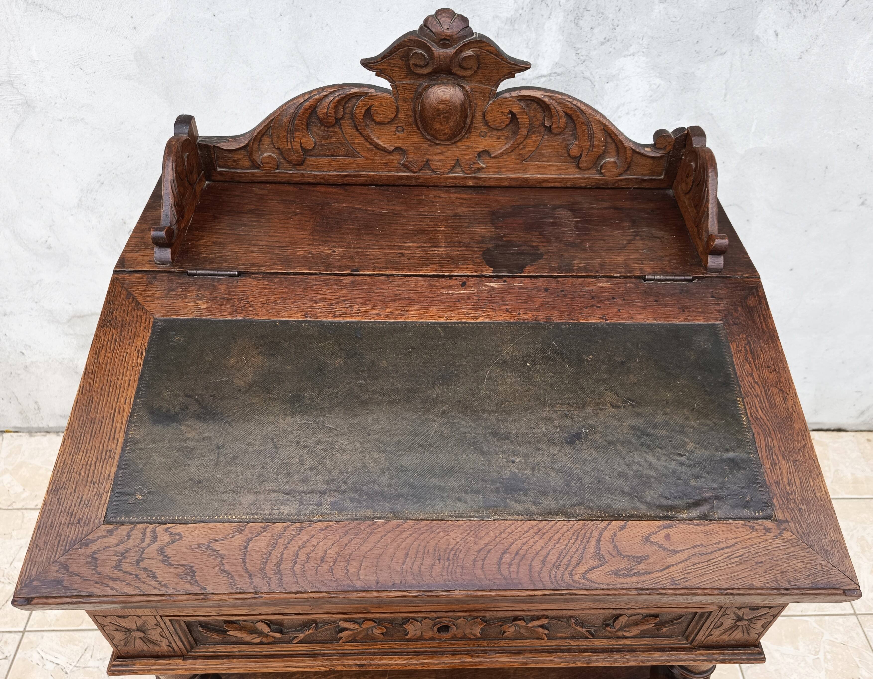 High Louis XIII writing desk in oak