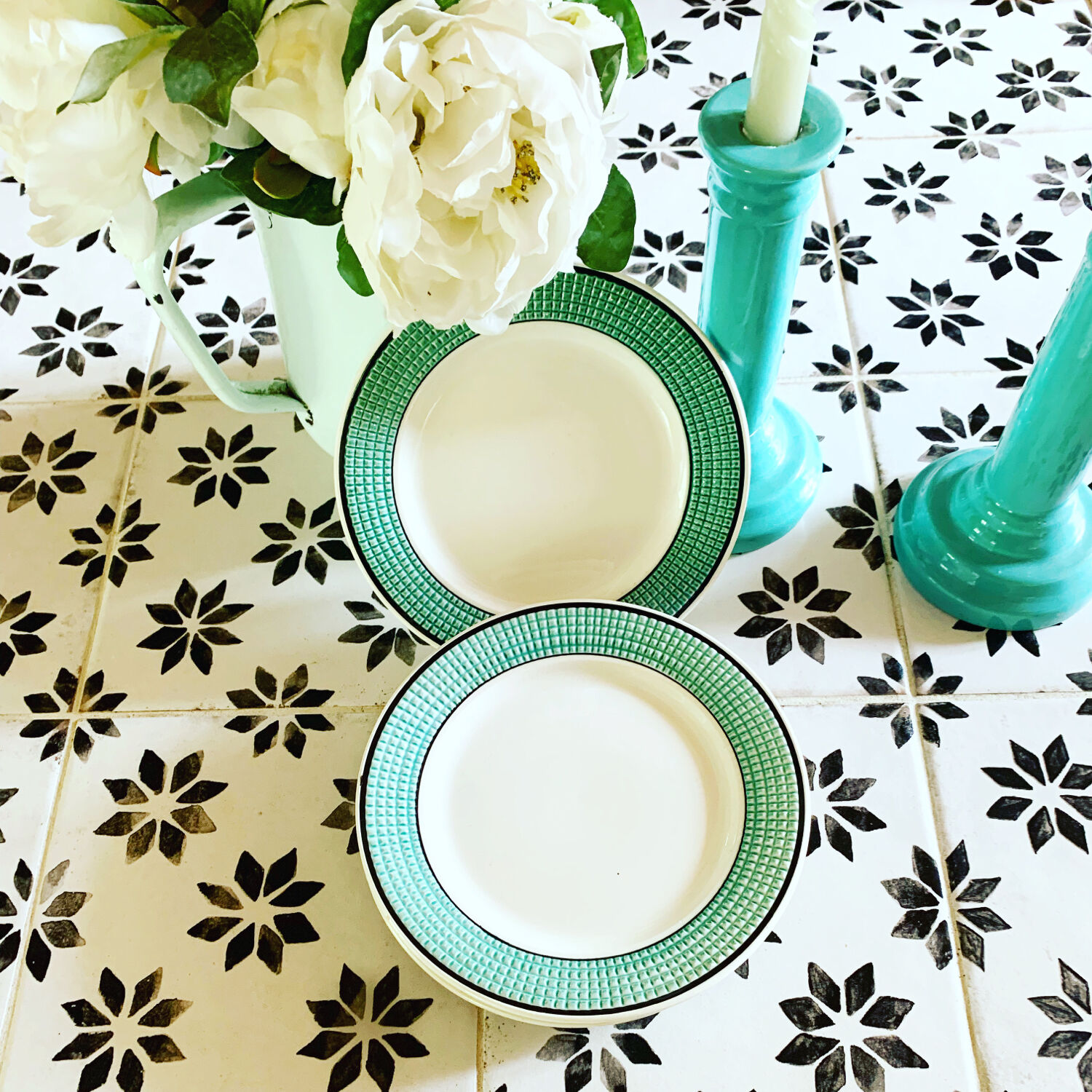 Set of 6 vintage dessert plates