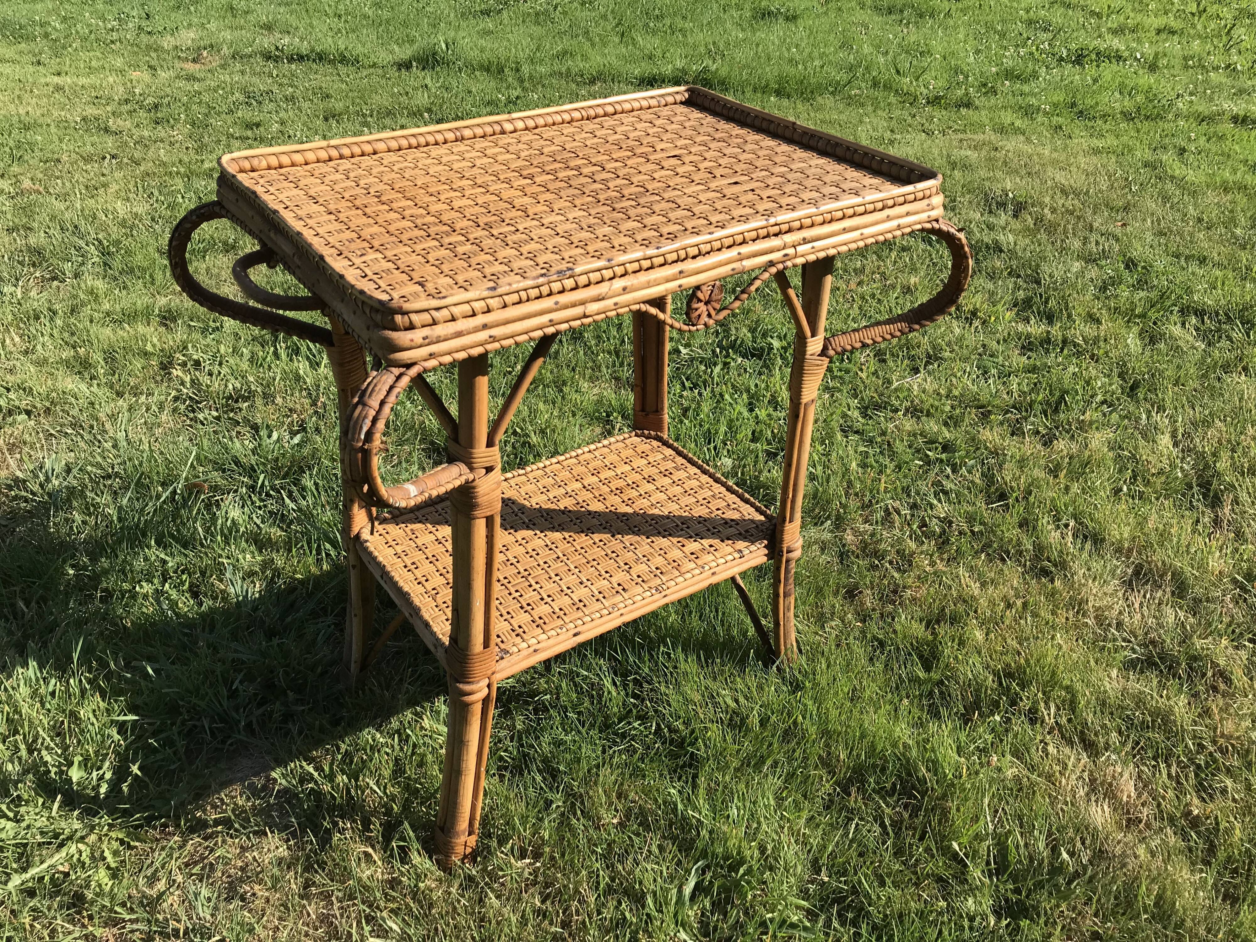Table in bamboo and rattan