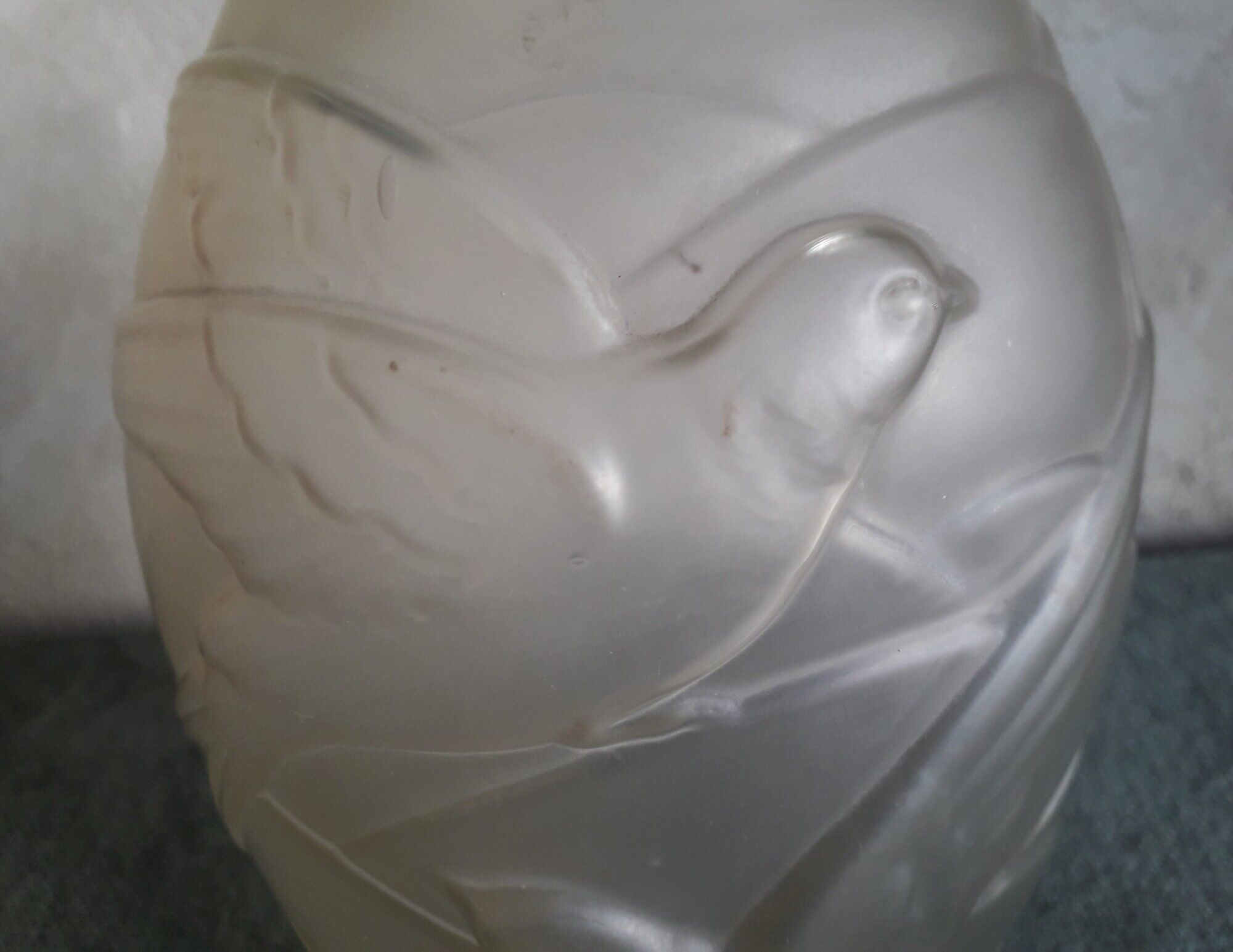 Art Deco vase in molded glass with swallow decorations
