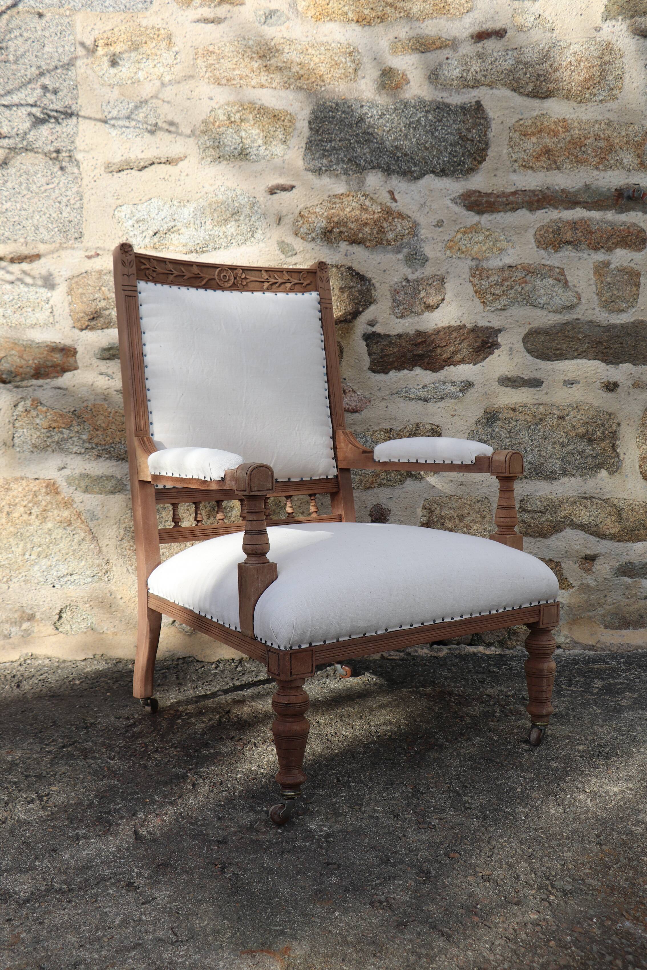 Fauteuil XIXème en bois retapissé en chanvre