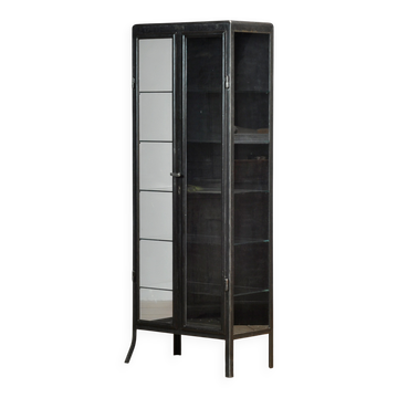 Cabinet de médecine en fer poli, années 1910