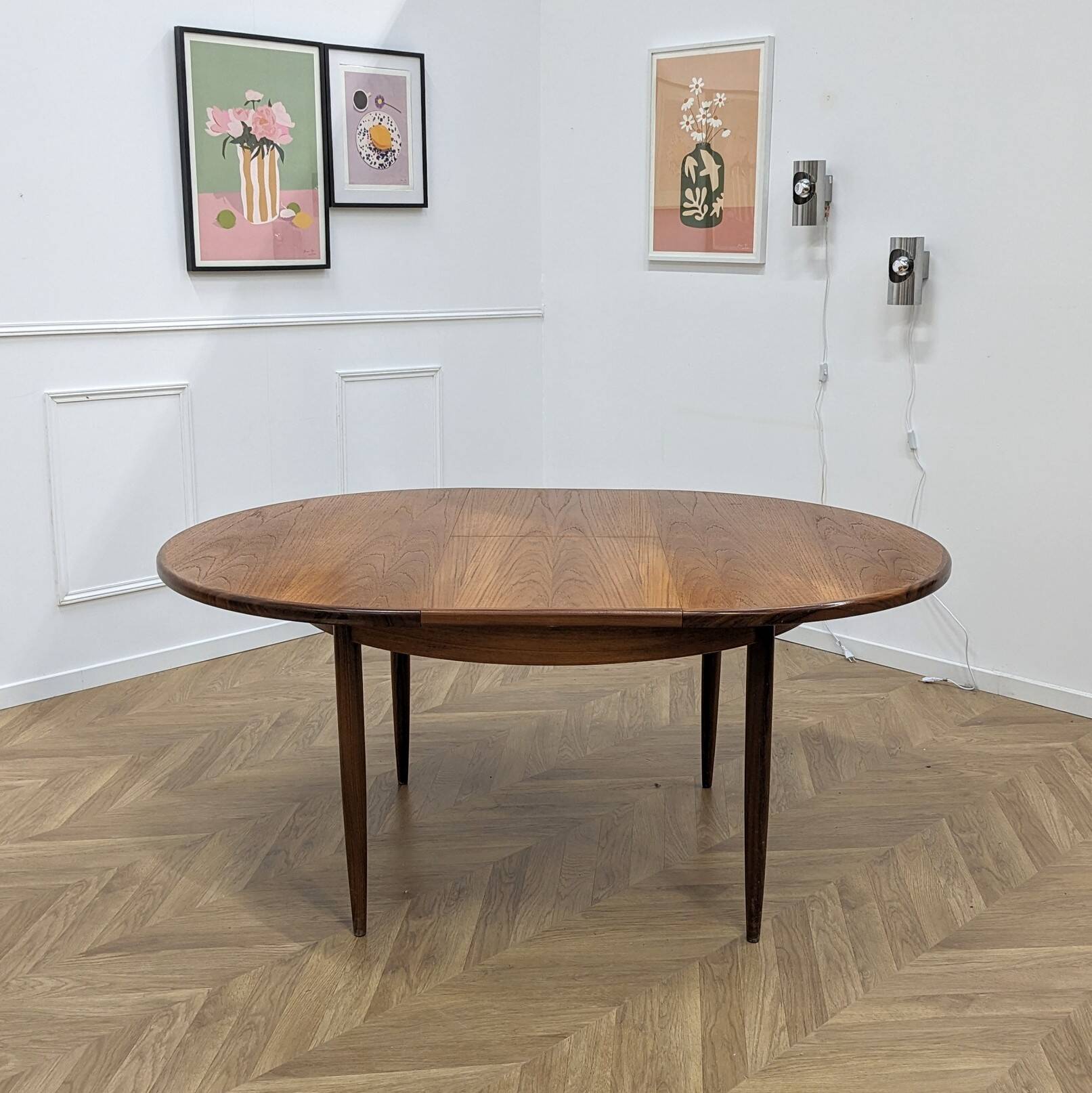 Table à manger ronde et extensible éditée G-Plan