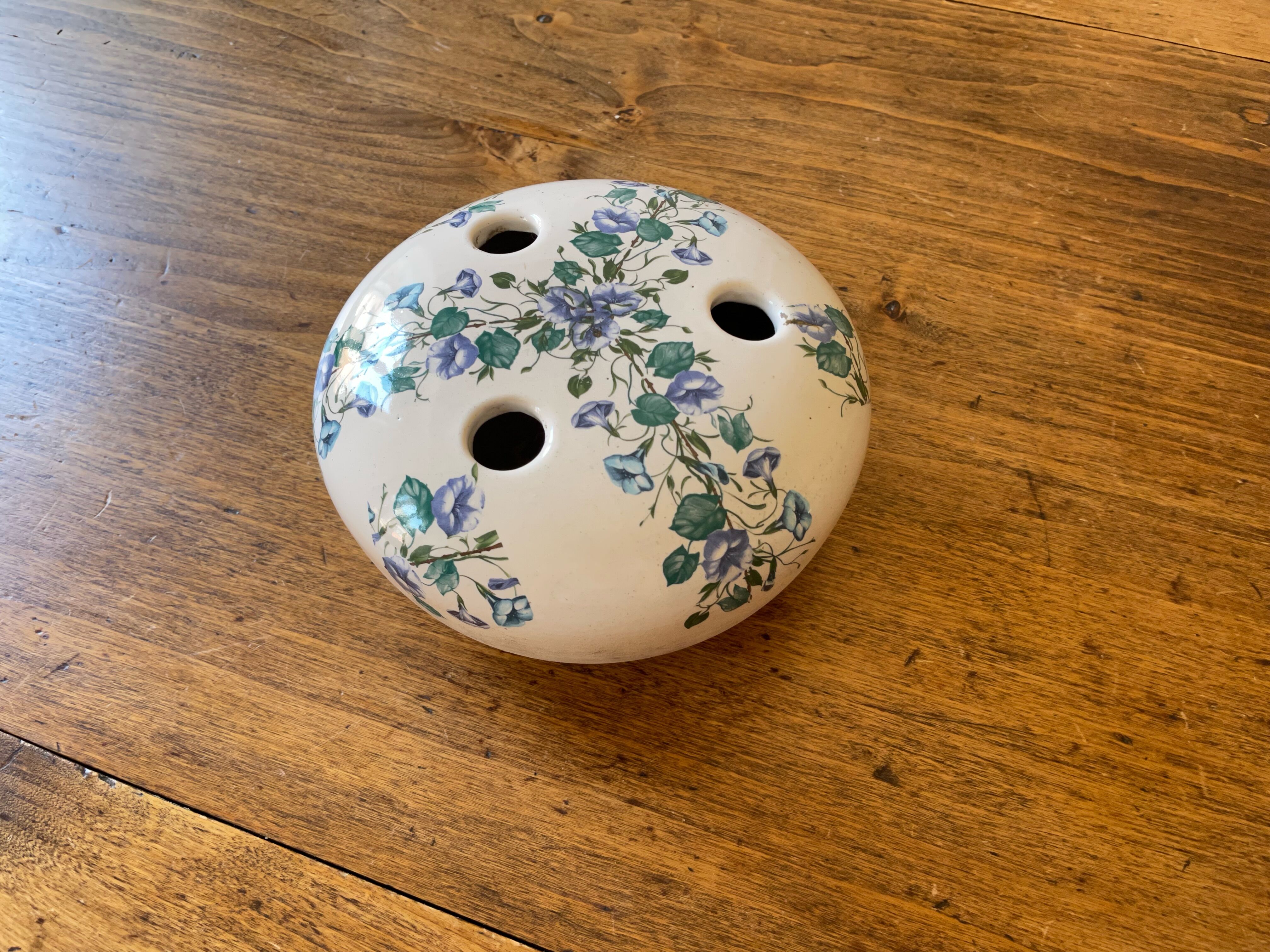Ceramic flower pique