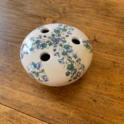 Ceramic flower pique