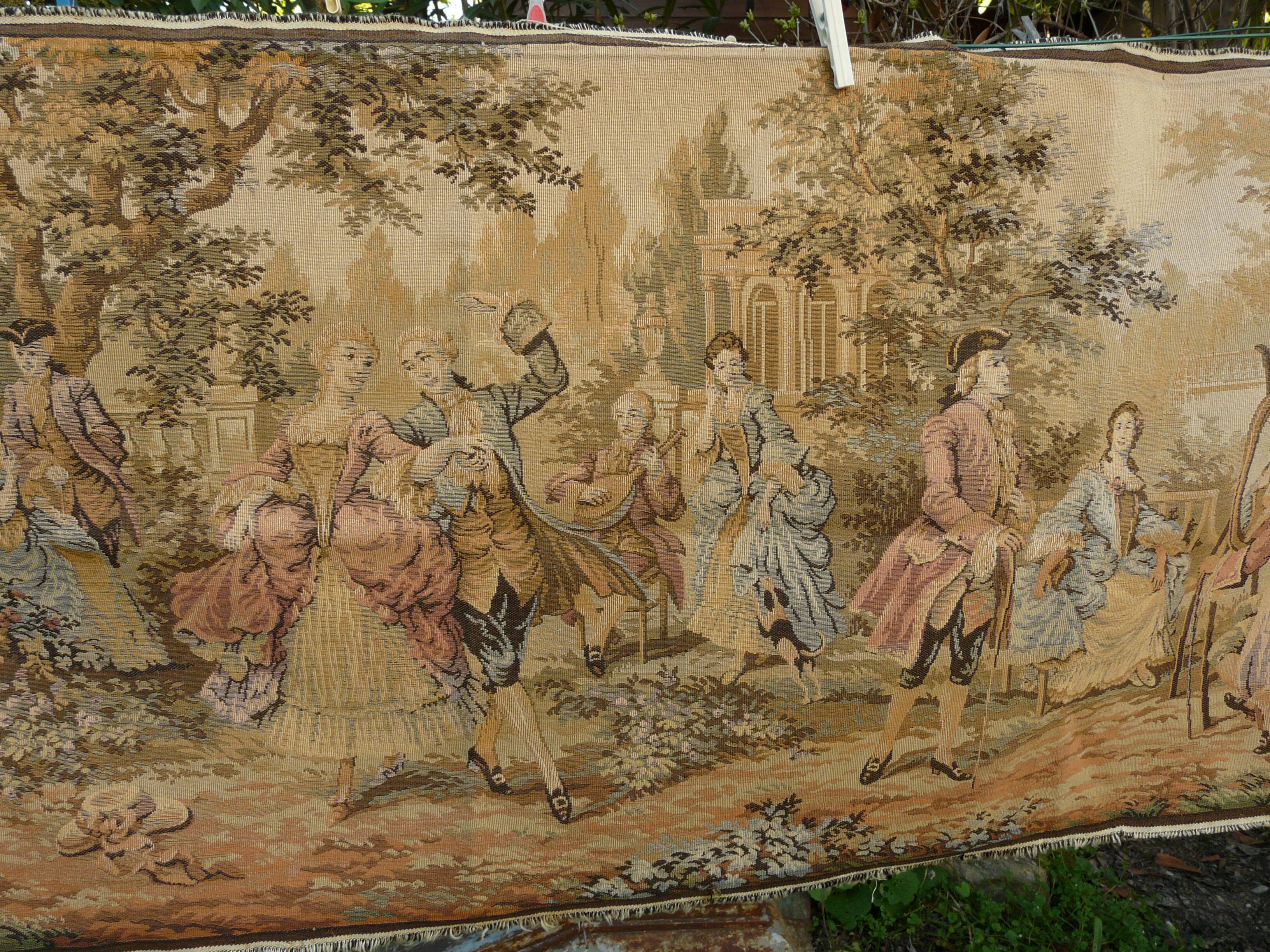 Tapisserie tenture murale scène galante du milieu du siècle