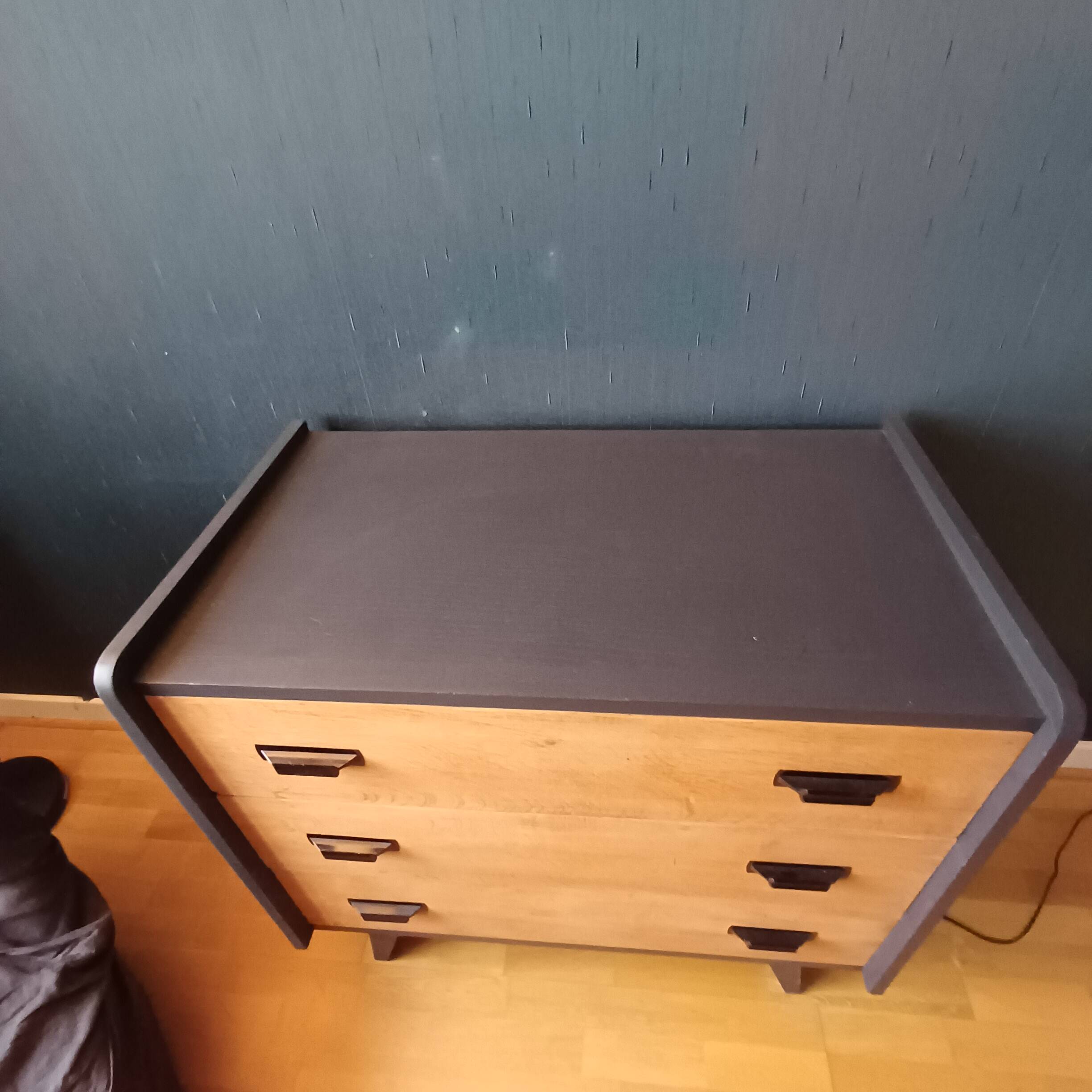Chest of drawers