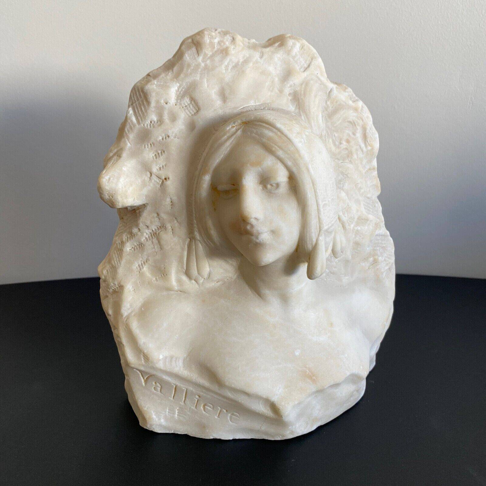 Marble sculpture representing La Vallière 20th century by J. Morrini