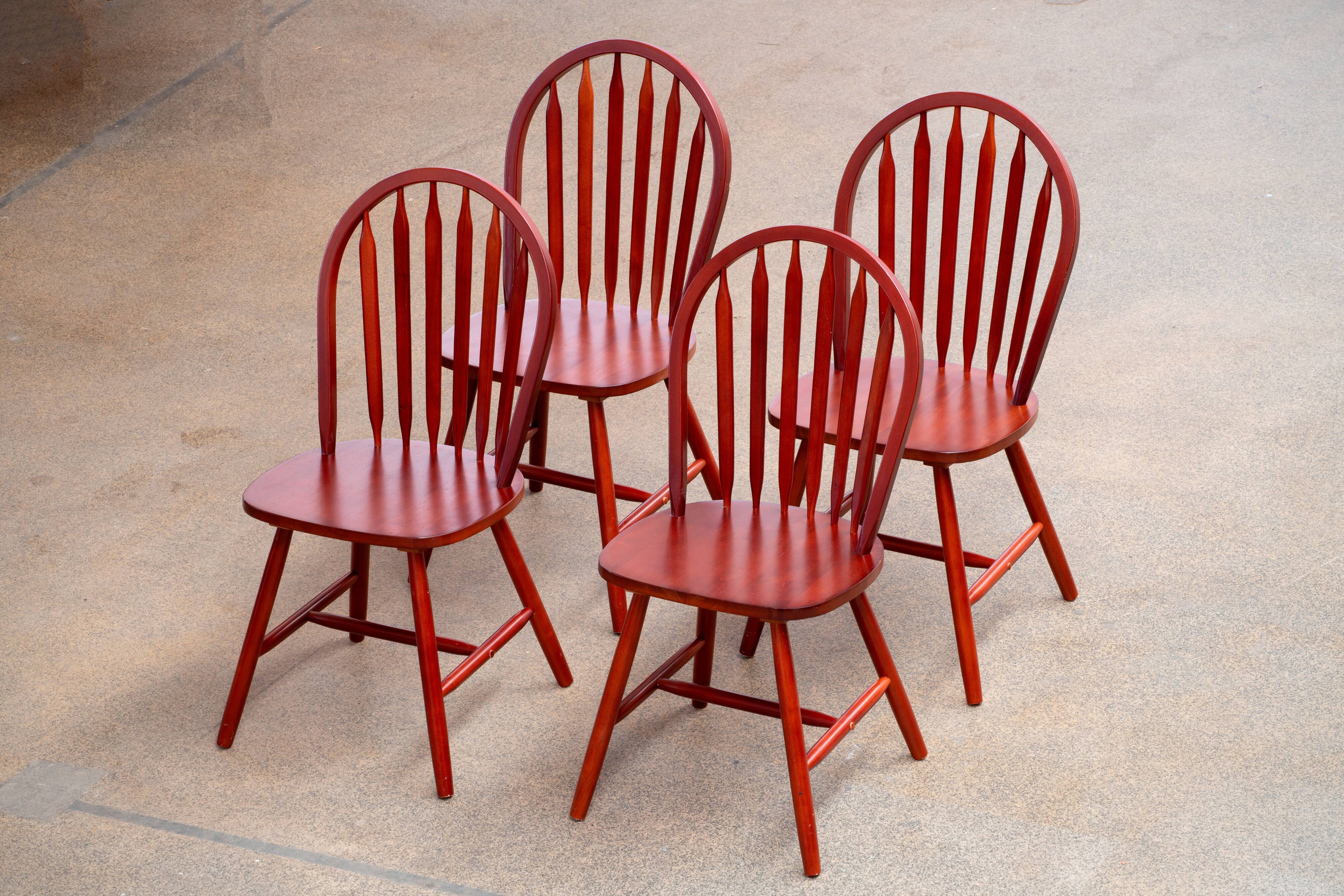 Série de 4 chaises scandinaves vintages