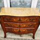 Commode trois tiroirs en marqueterie de style Louis XV
