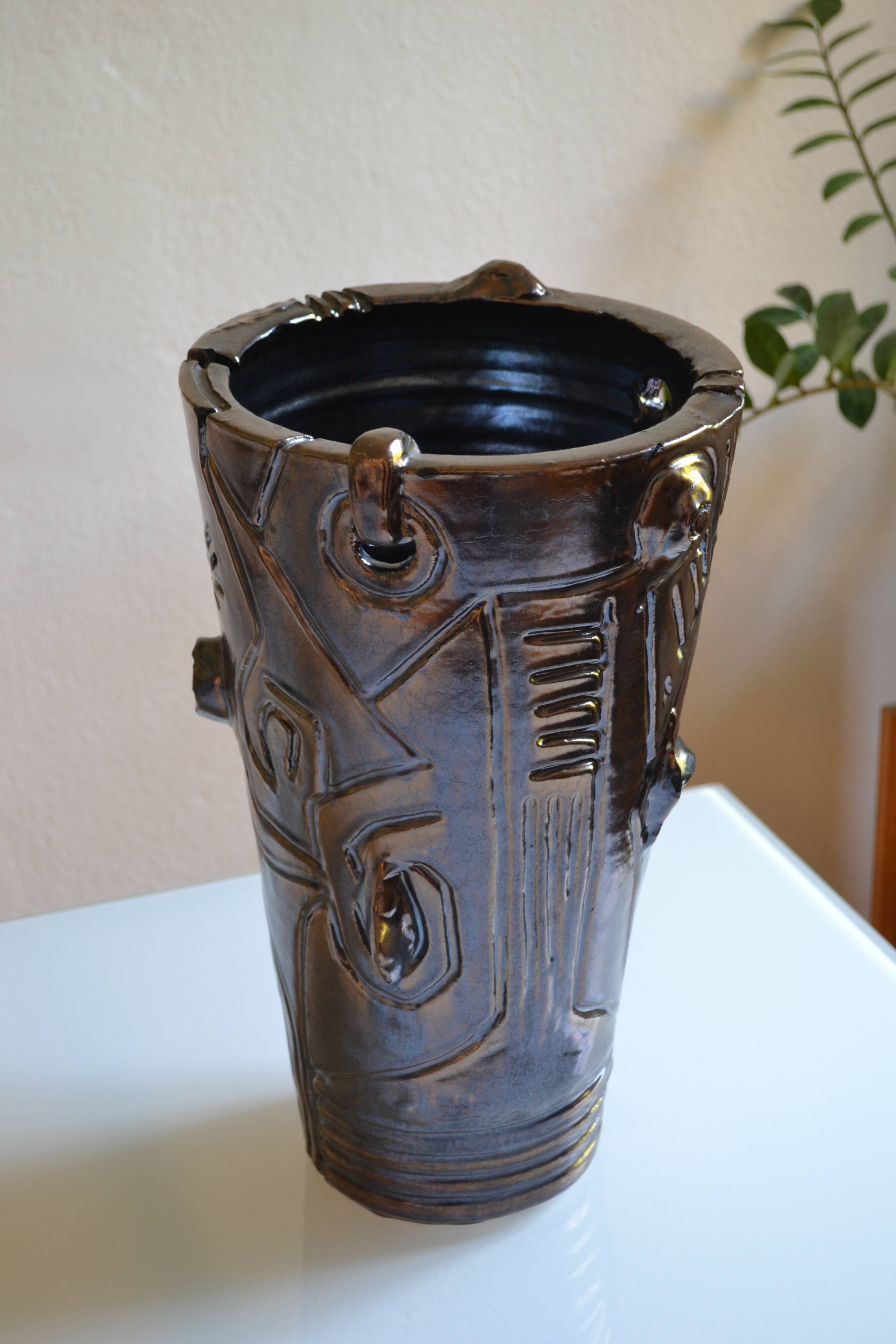 Vase sculpture from the artist residencies at the Ravel pottery workshop.