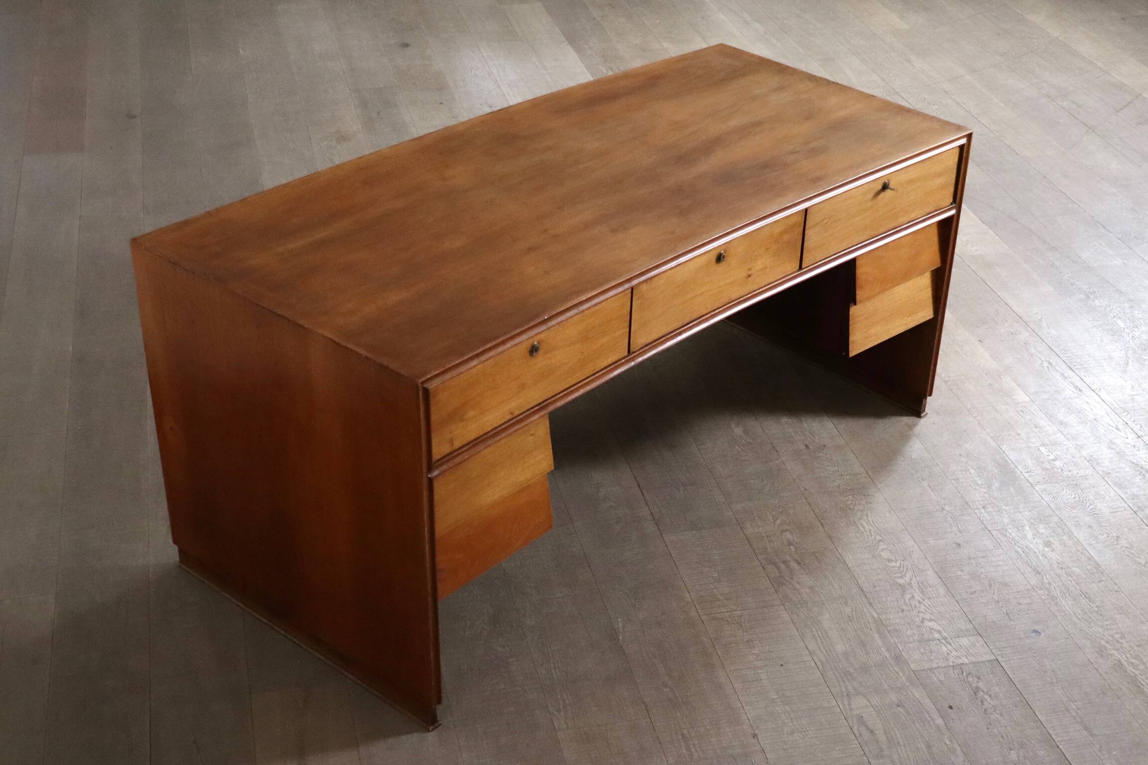 Curved Directors Desk In Walnut, Italy 1940s