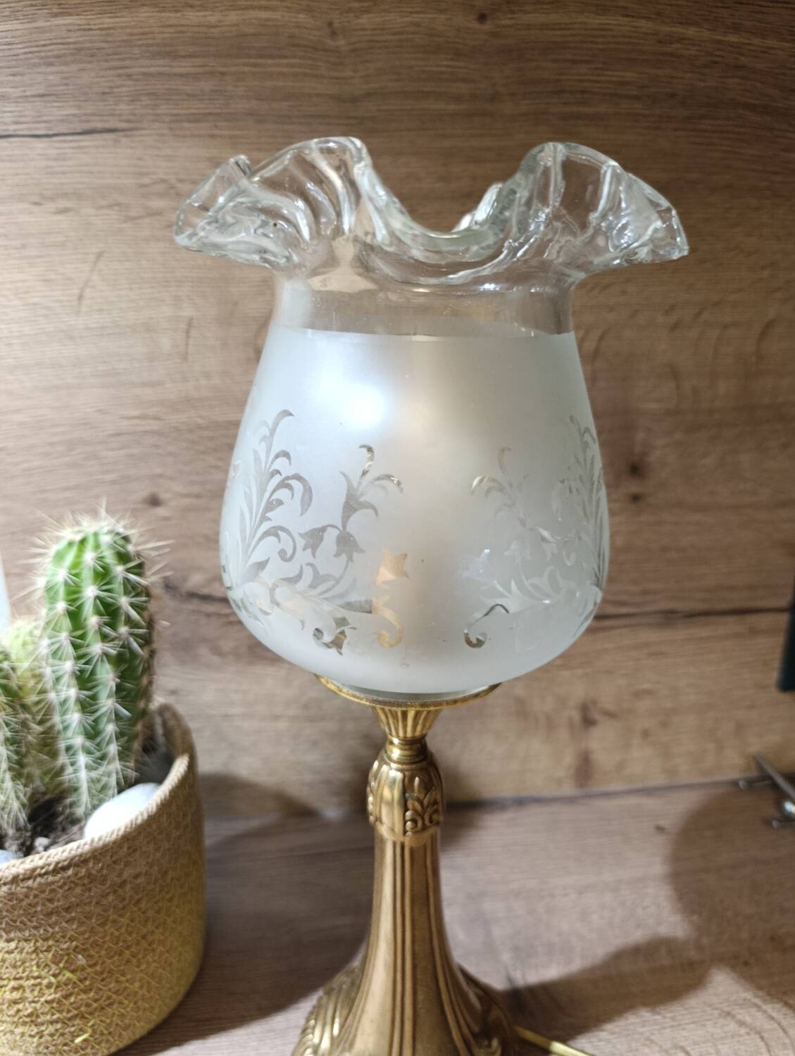 Lampe de table rétro chic bronze, globe à volant, vintage upcyclé