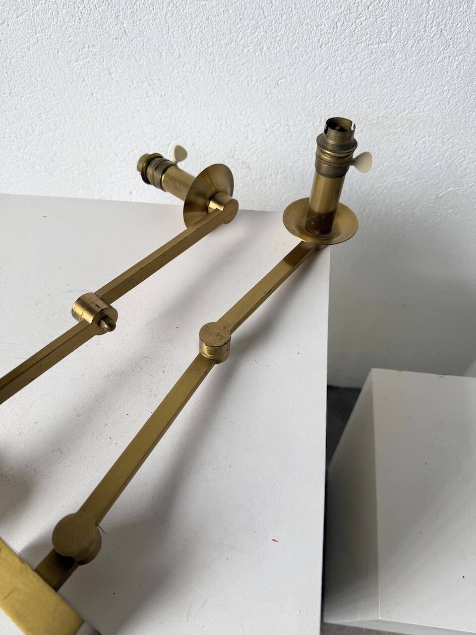 Pair of brass wall lights with articulated arms from the 70s