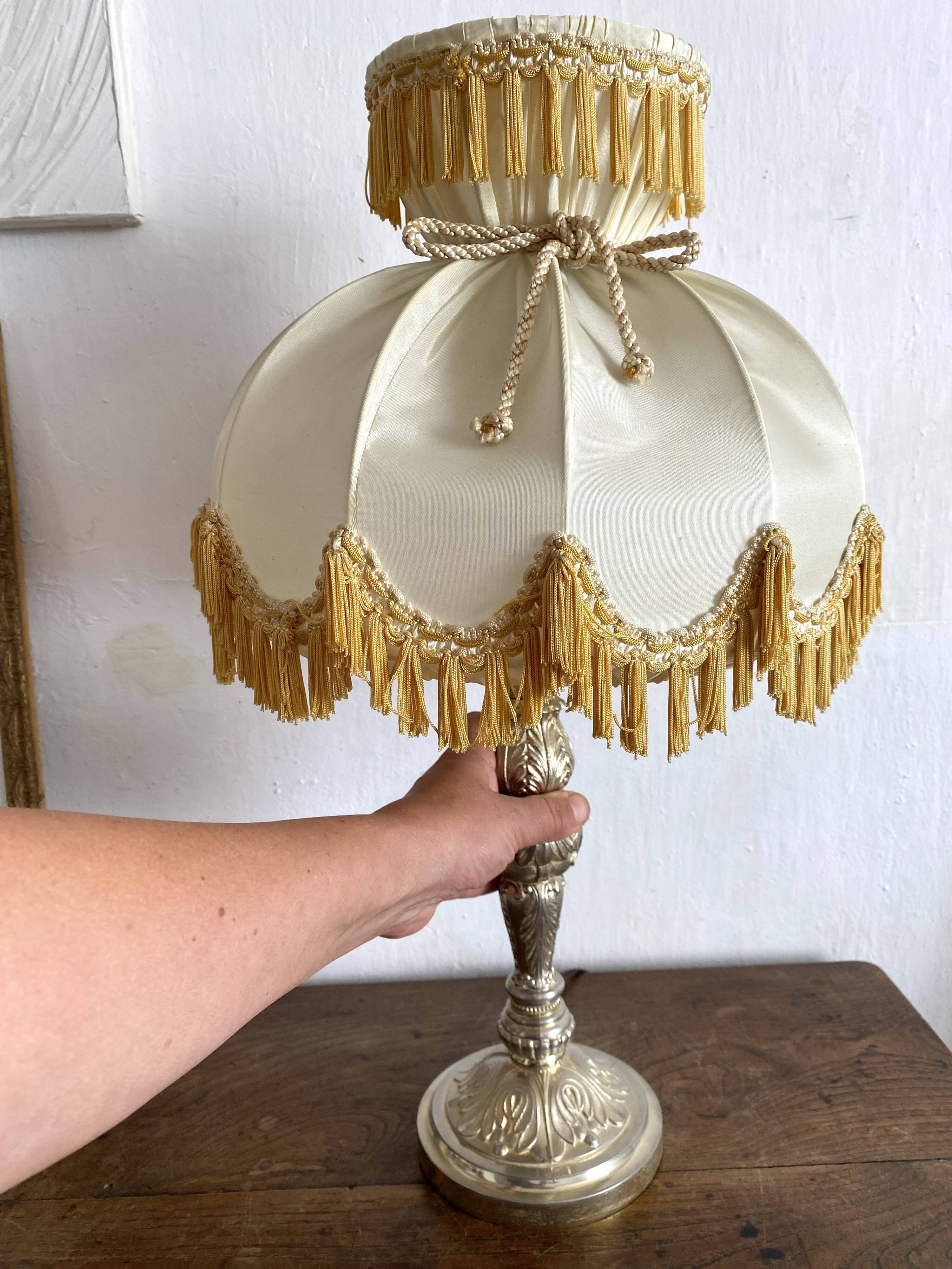 56 cm retro lamp in silver metal with fringed lampshade