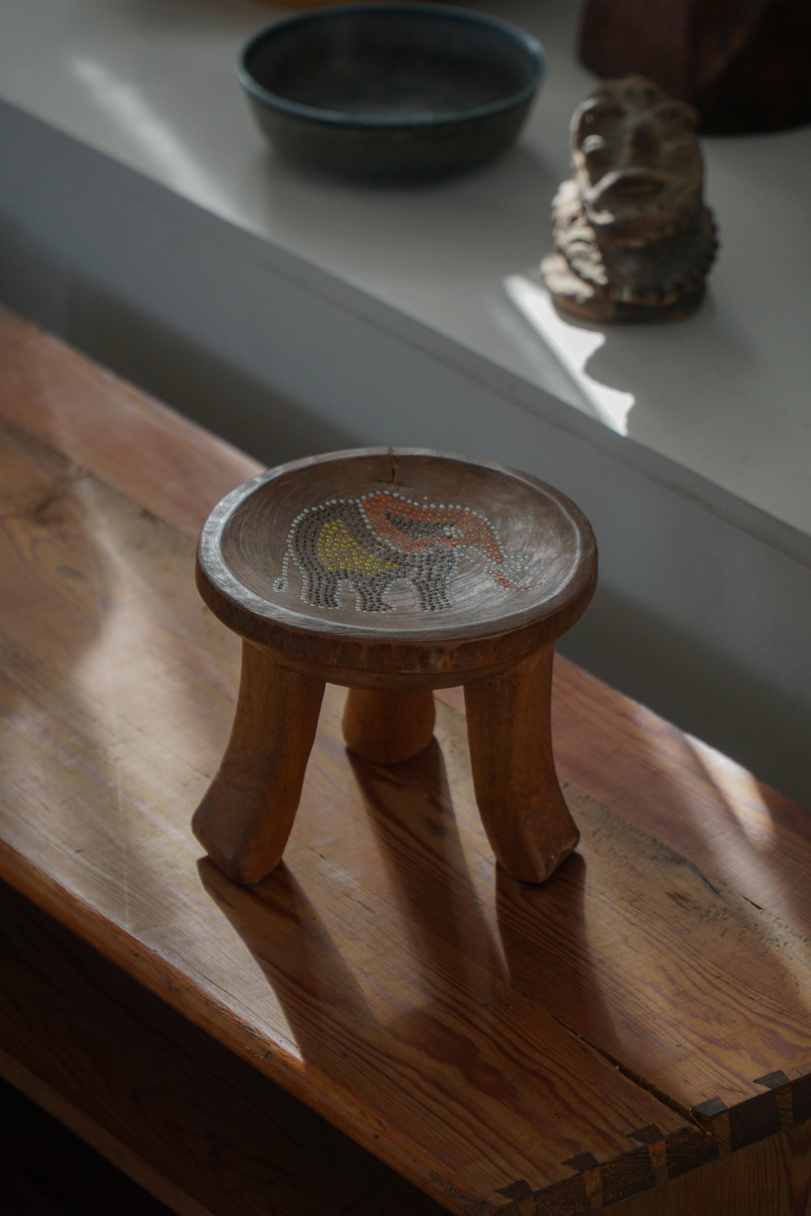 Small tripod stool Kamba hand-carved, elephant motif, Kenya, mid-20th century.
